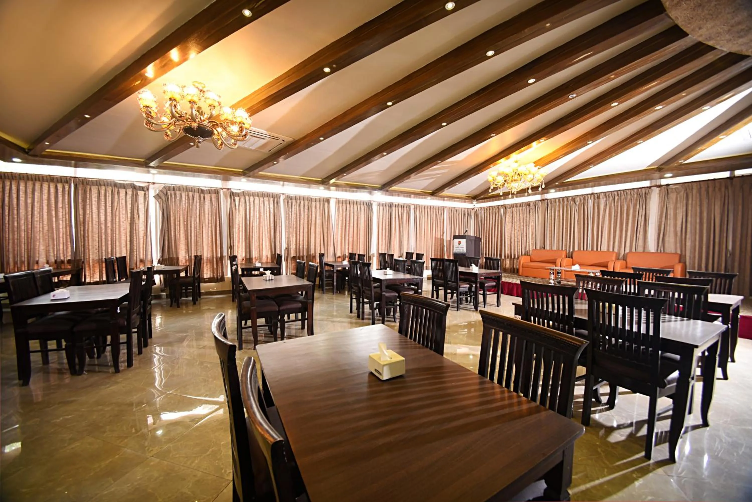 Restaurant/places to eat in Hotel Thamel Park