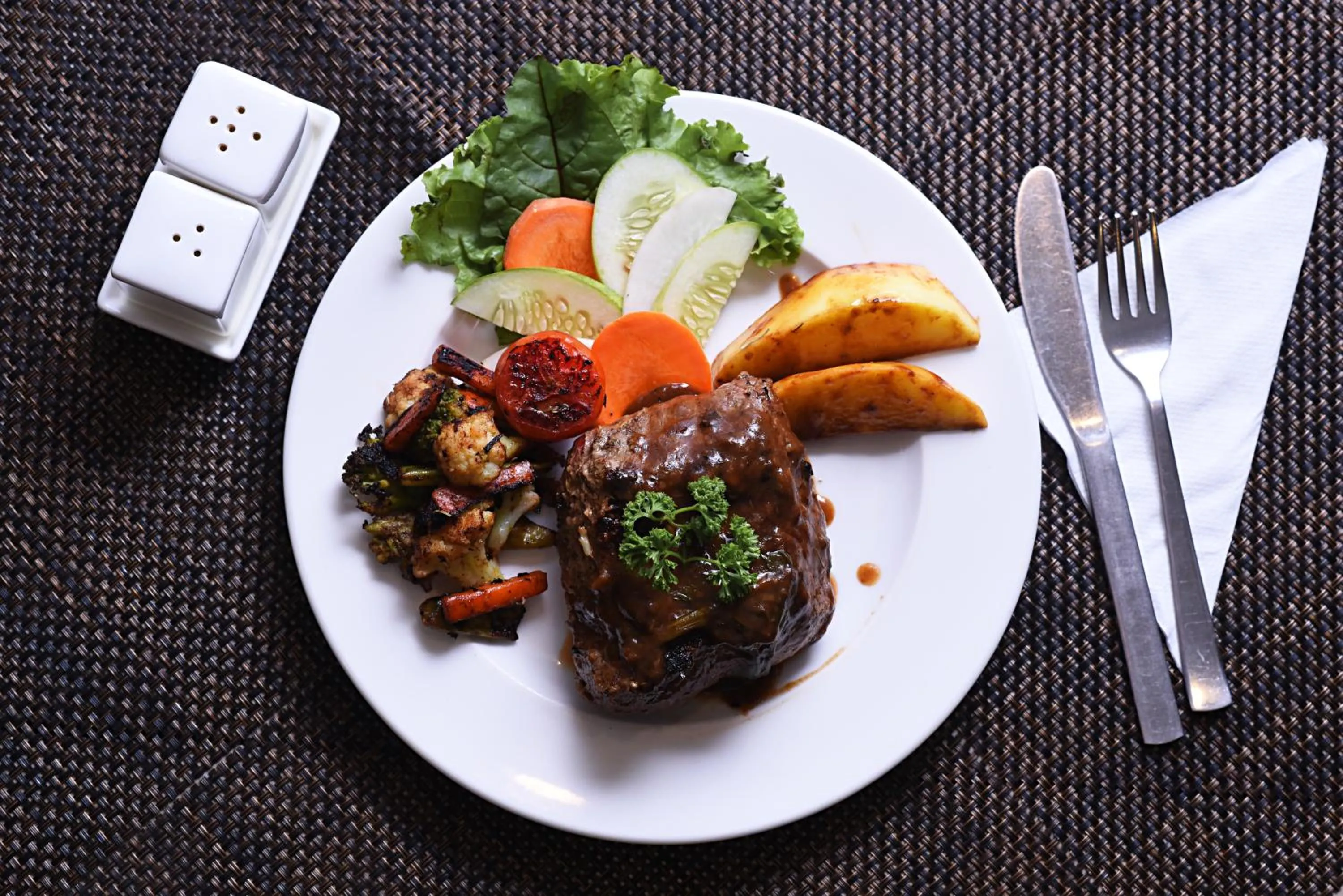 Food and drinks in Hotel Thamel Park