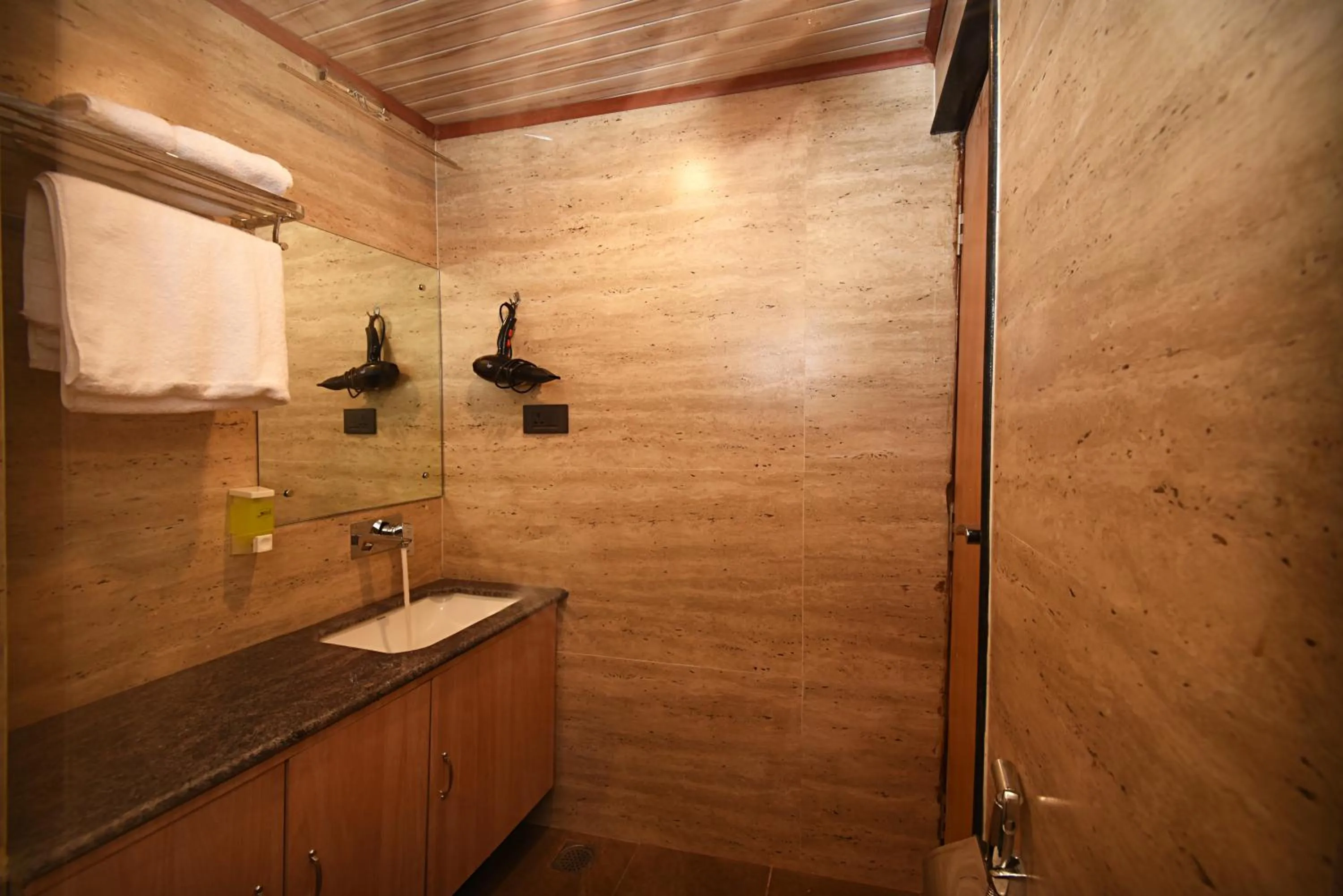 Bathroom in Hotel Thamel Park