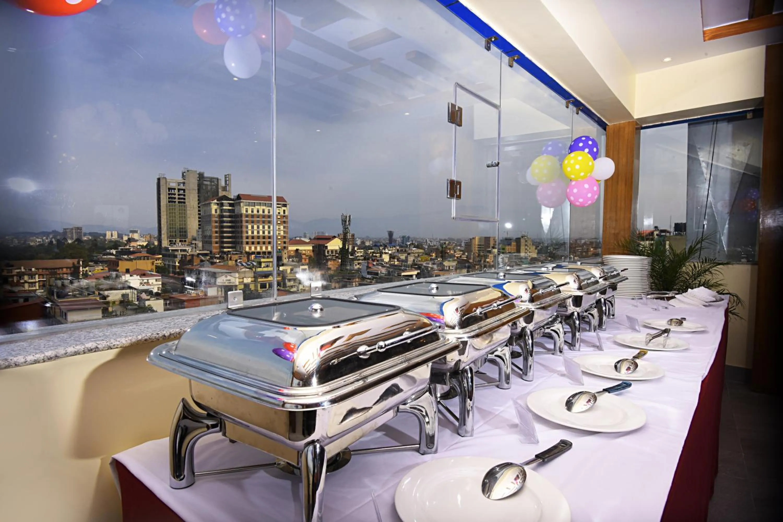 Restaurant/places to eat in Hotel Thamel Park