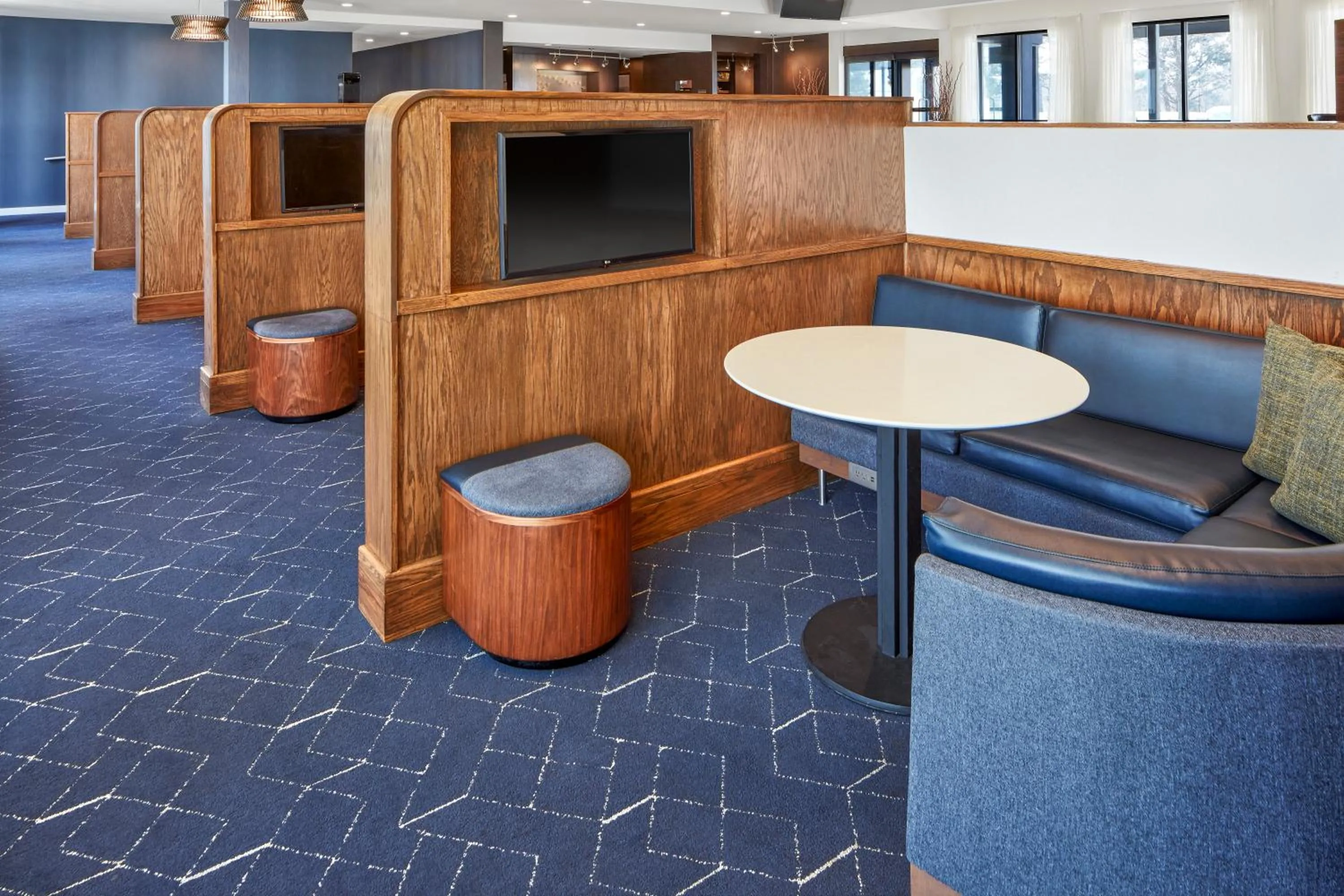 Seating area in Courtyard Columbus Dublin