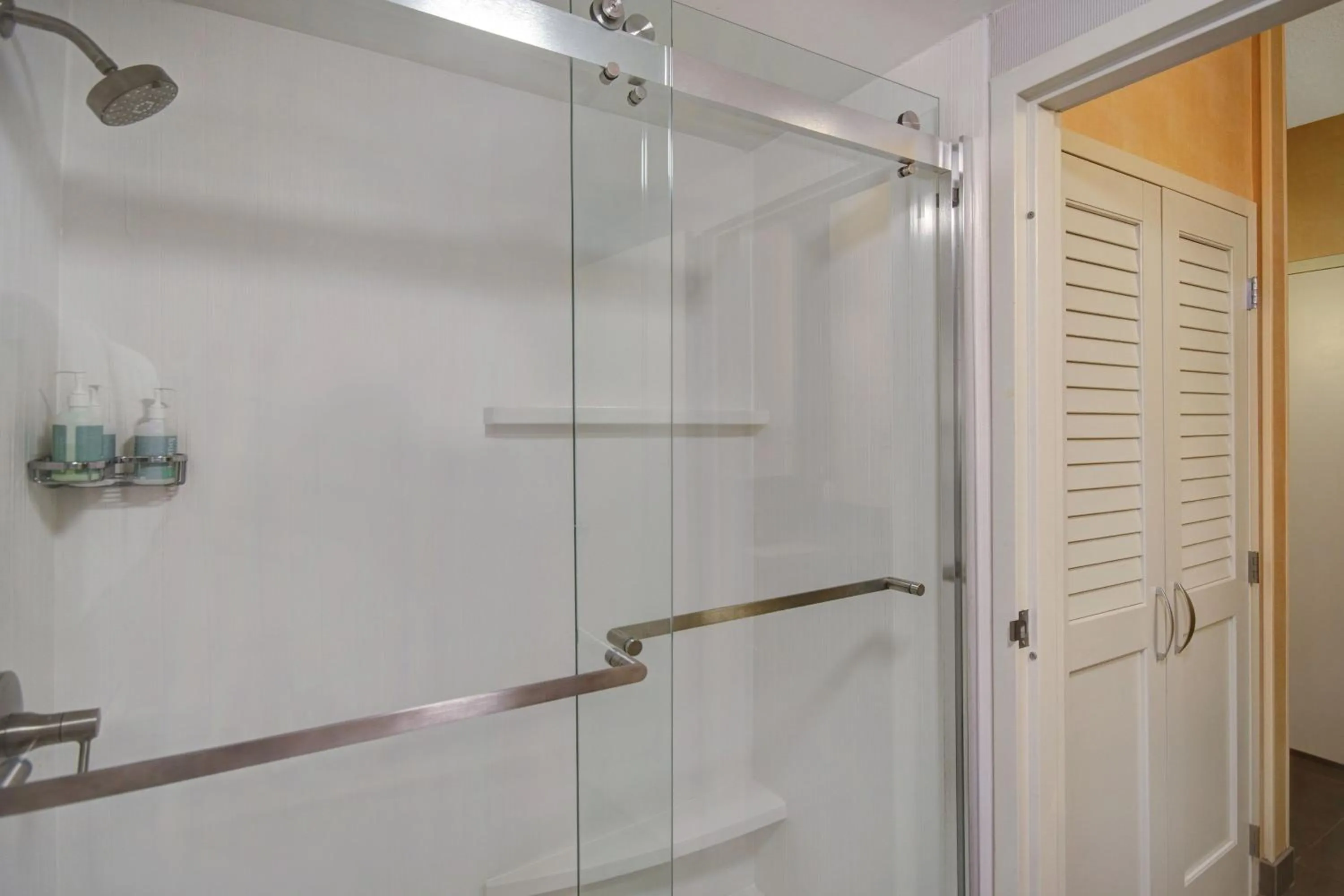 Bathroom in Courtyard Columbus Dublin