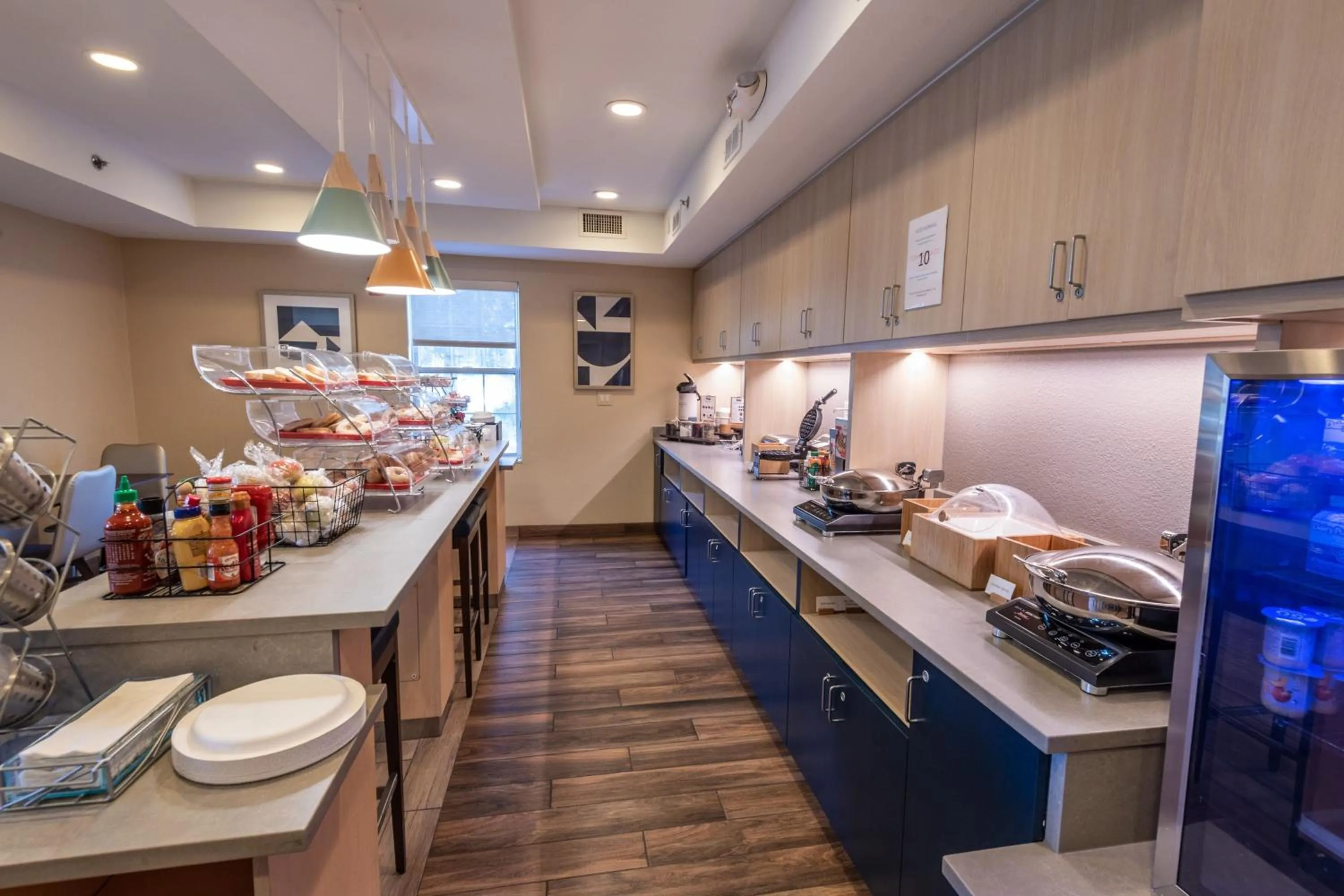 Breakfast in TownePlace Suites Columbus Airport Gahanna