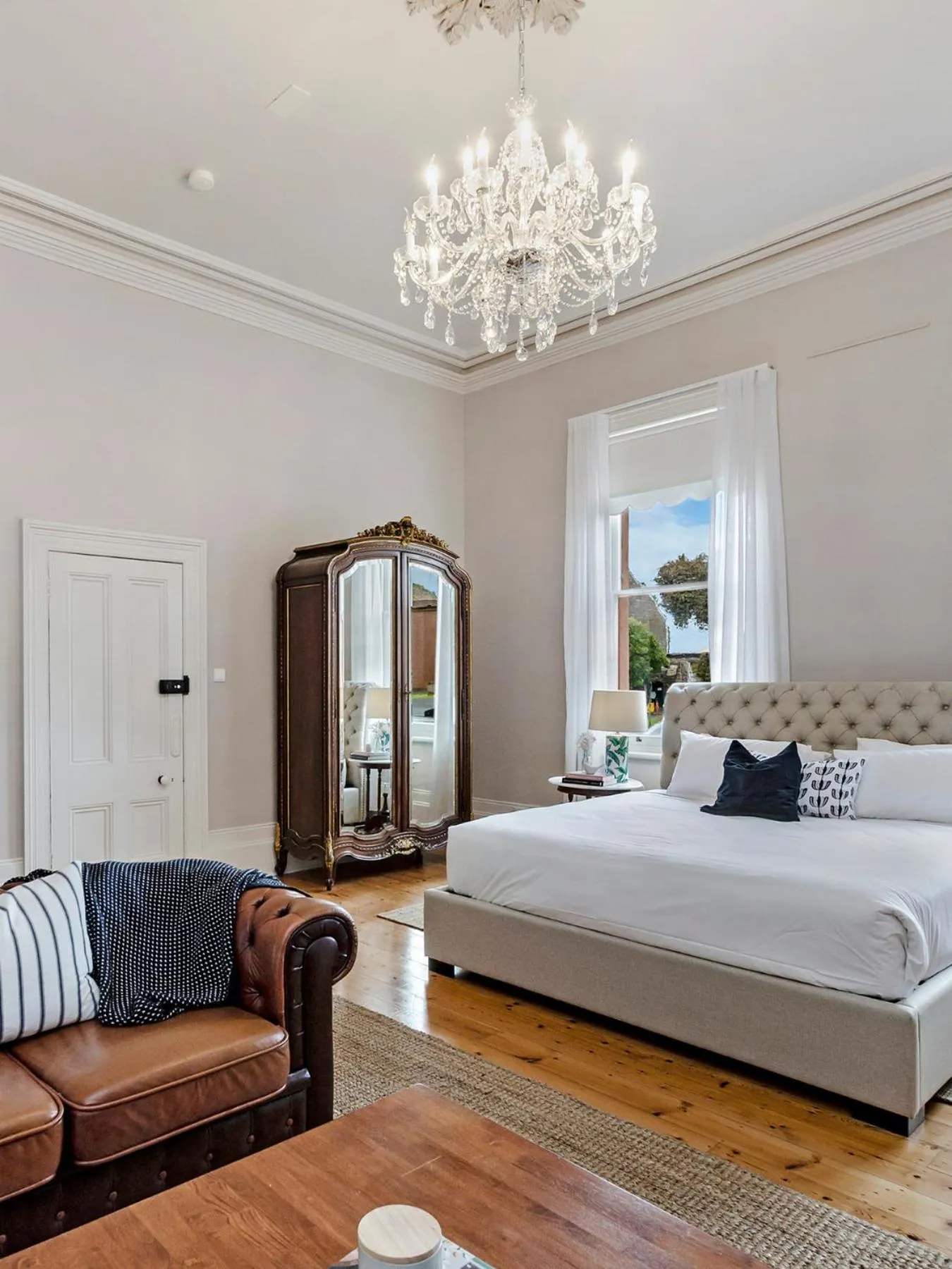 Photo of the whole room, Bed in Annesley House