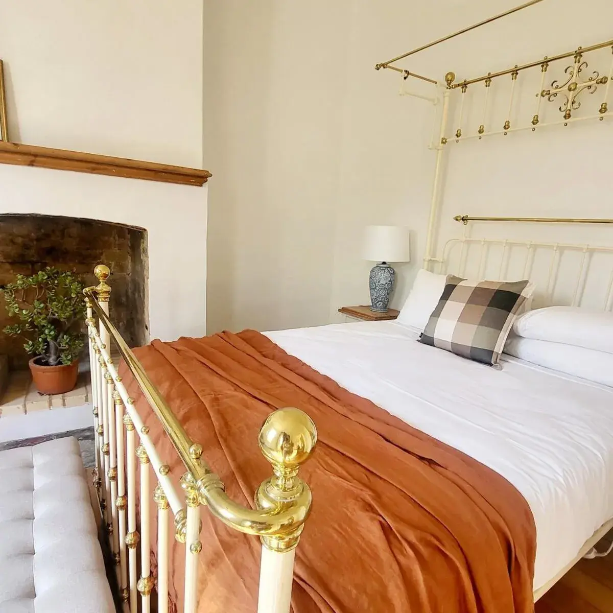 Two-Bedroom Apartment - Ground Floor in Annesley House Two-Bedroom Apartment - Ground Floor in Annesley House