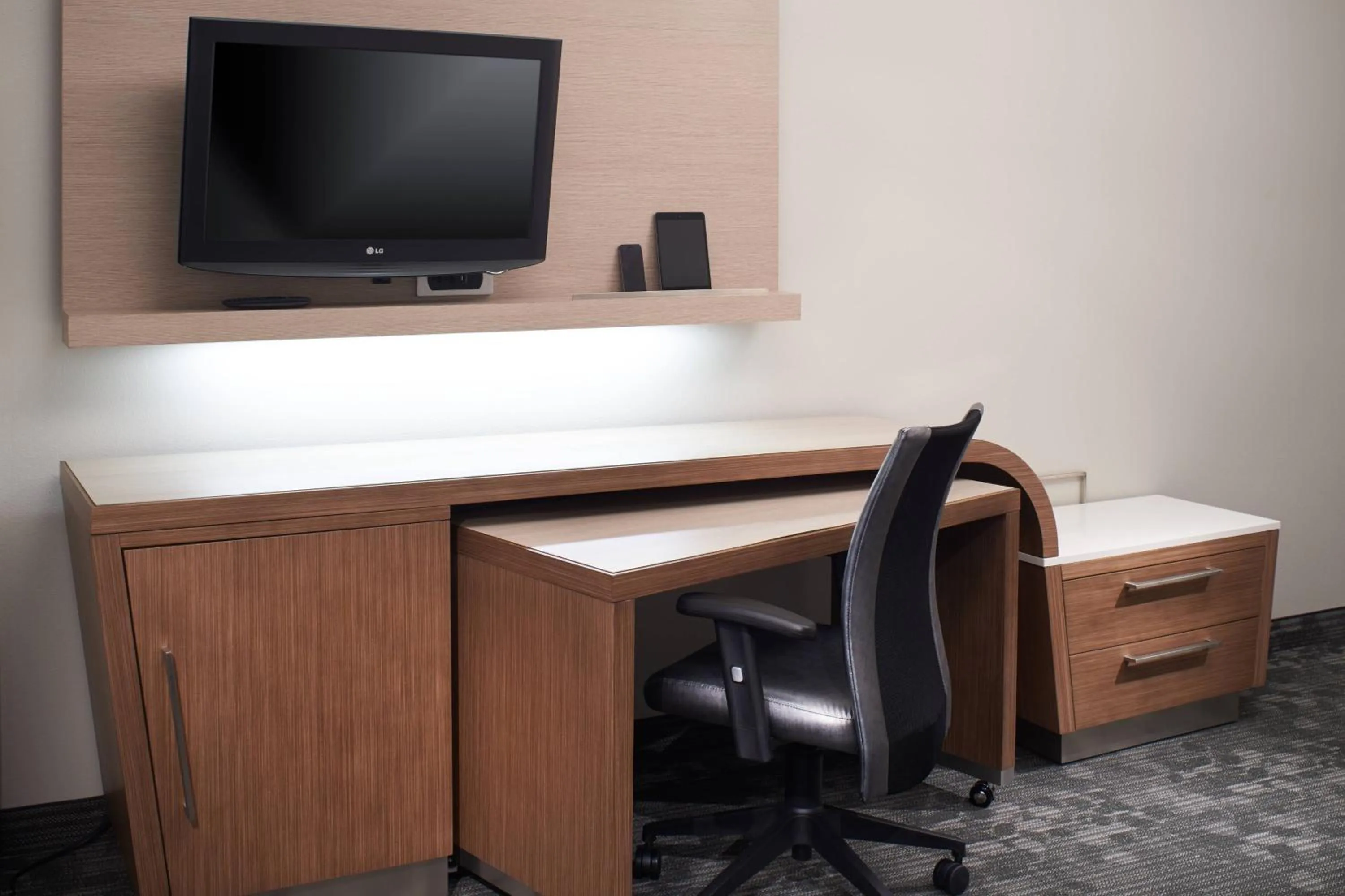 Bedroom in Courtyard Cincinnati Covington