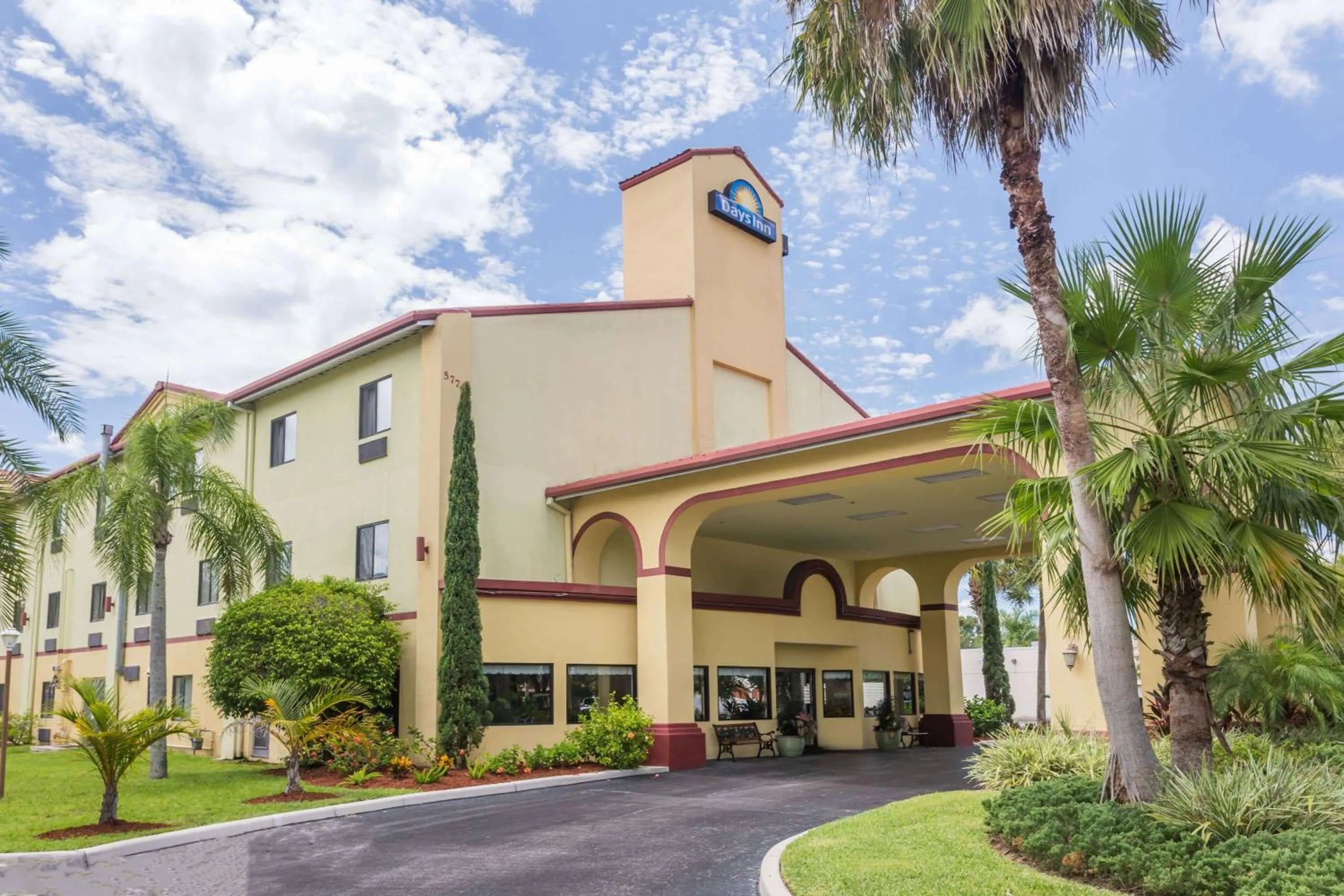 Property building in Days Inn by Wyndham Sarasota I-75
