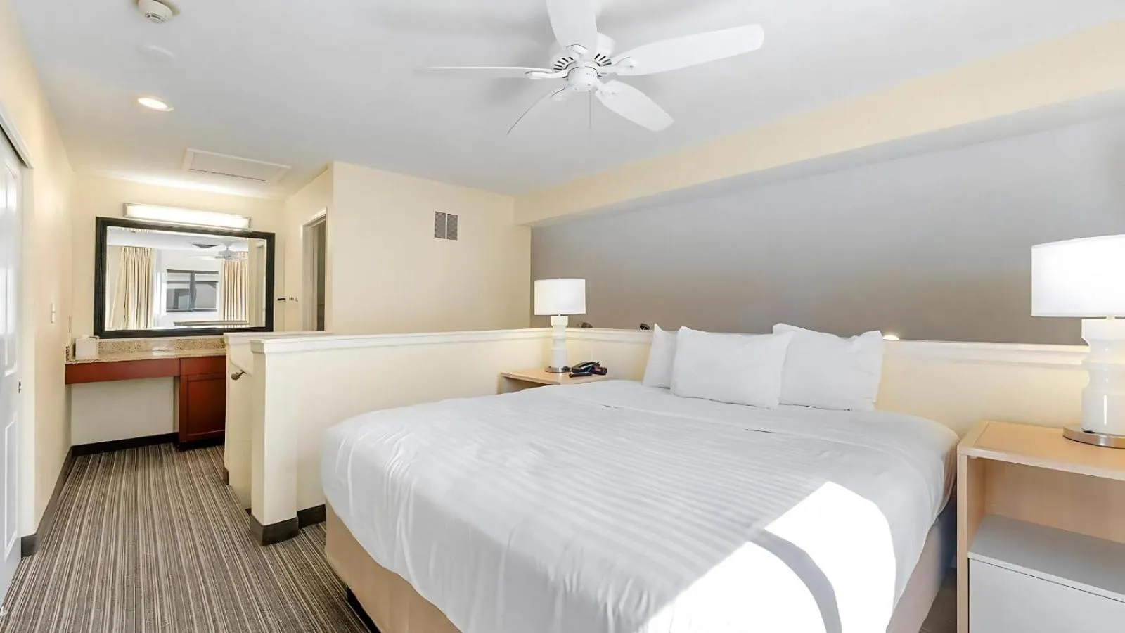 Bed in Sonesta ES Suites Cincinnati - Sharonville West