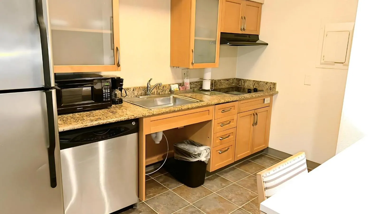 Kitchen or kitchenette in Sonesta ES Suites Cincinnati - Sharonville West