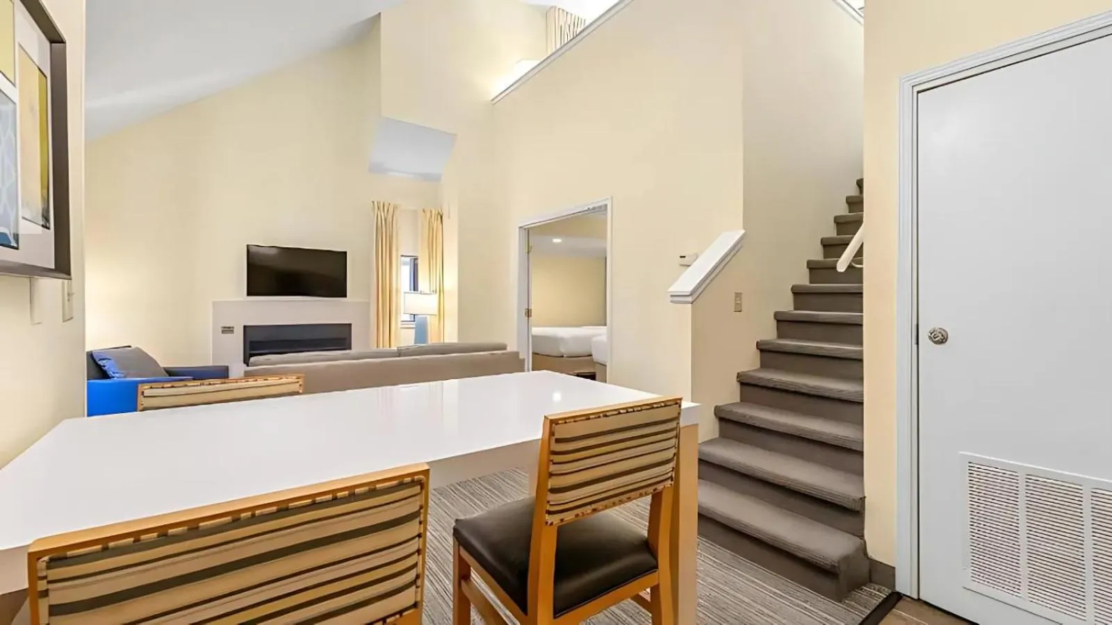 Living room in Sonesta ES Suites Cincinnati - Sharonville West