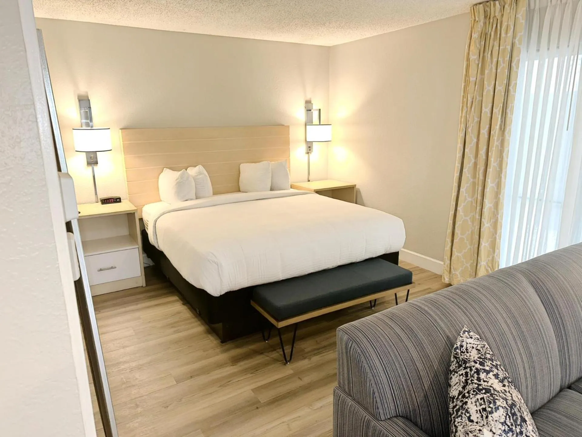 Bedroom, Bed in Sonesta ES Suites Cincinnati - Sharonville West