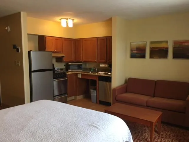 Kitchen or kitchenette in Hawthorn Extended Stay by Wyndham Cincinnati NE Mason