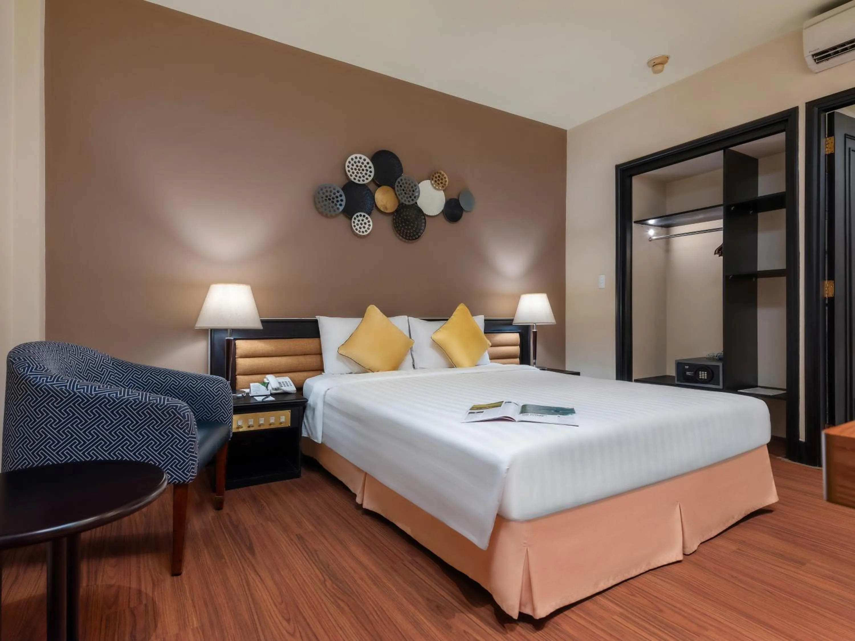 Bed in Bong Sen Hotel Saigon