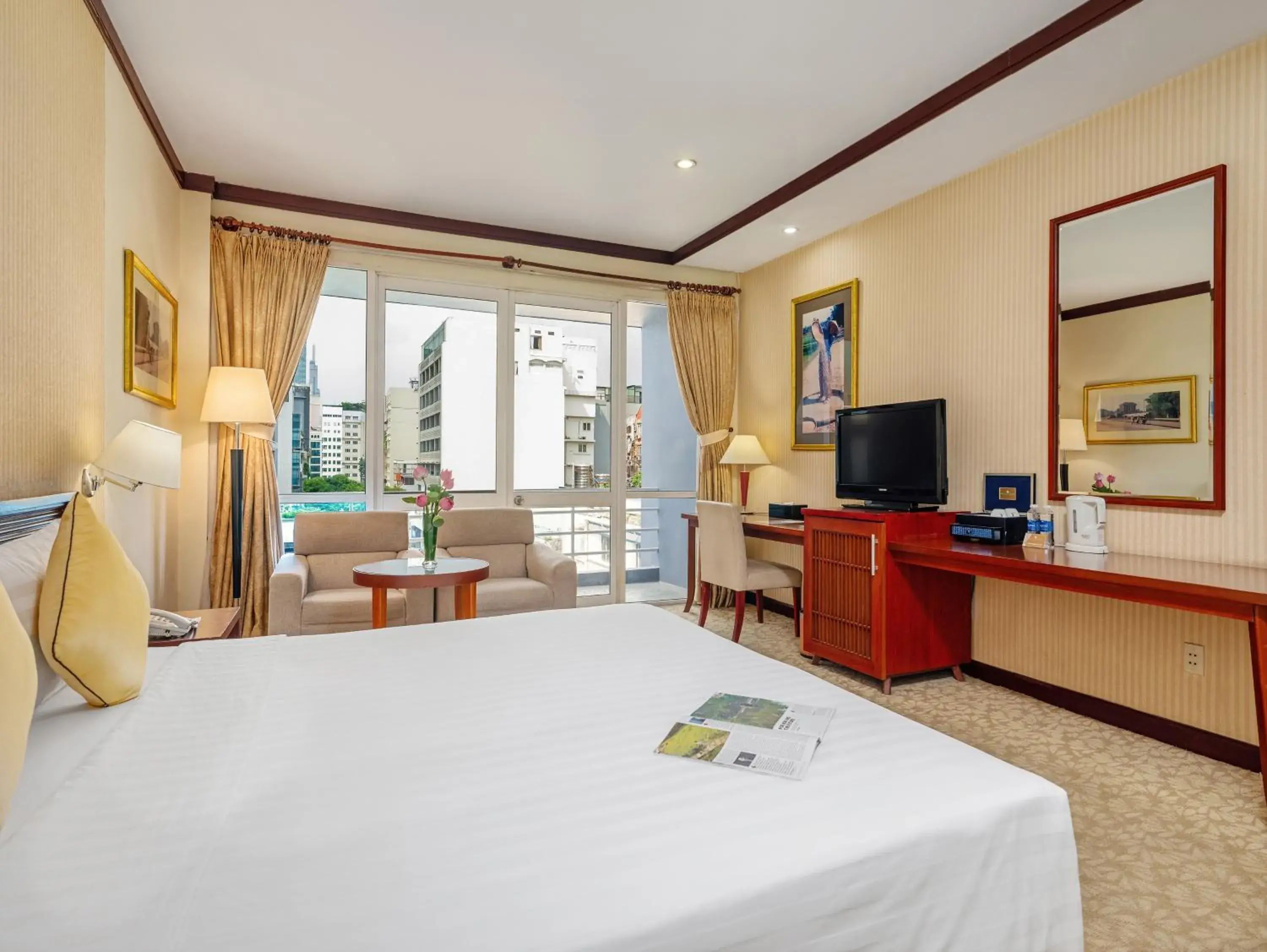 Deluxe City View Double in Bong Sen Hotel Saigon Deluxe City View Double in Bong Sen Hotel Saigon