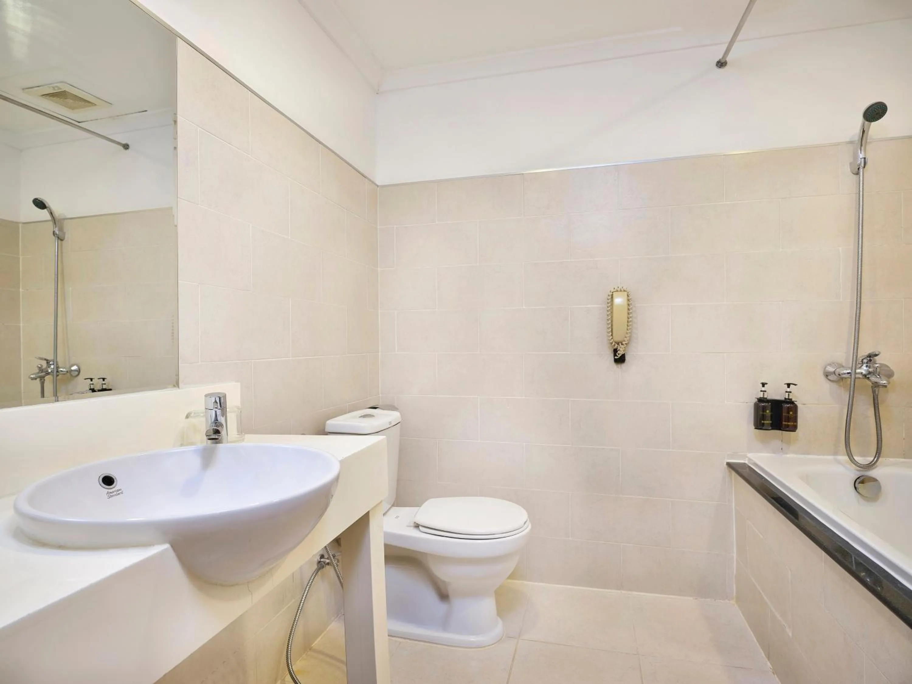 Bathroom in Bong Sen Hotel Saigon