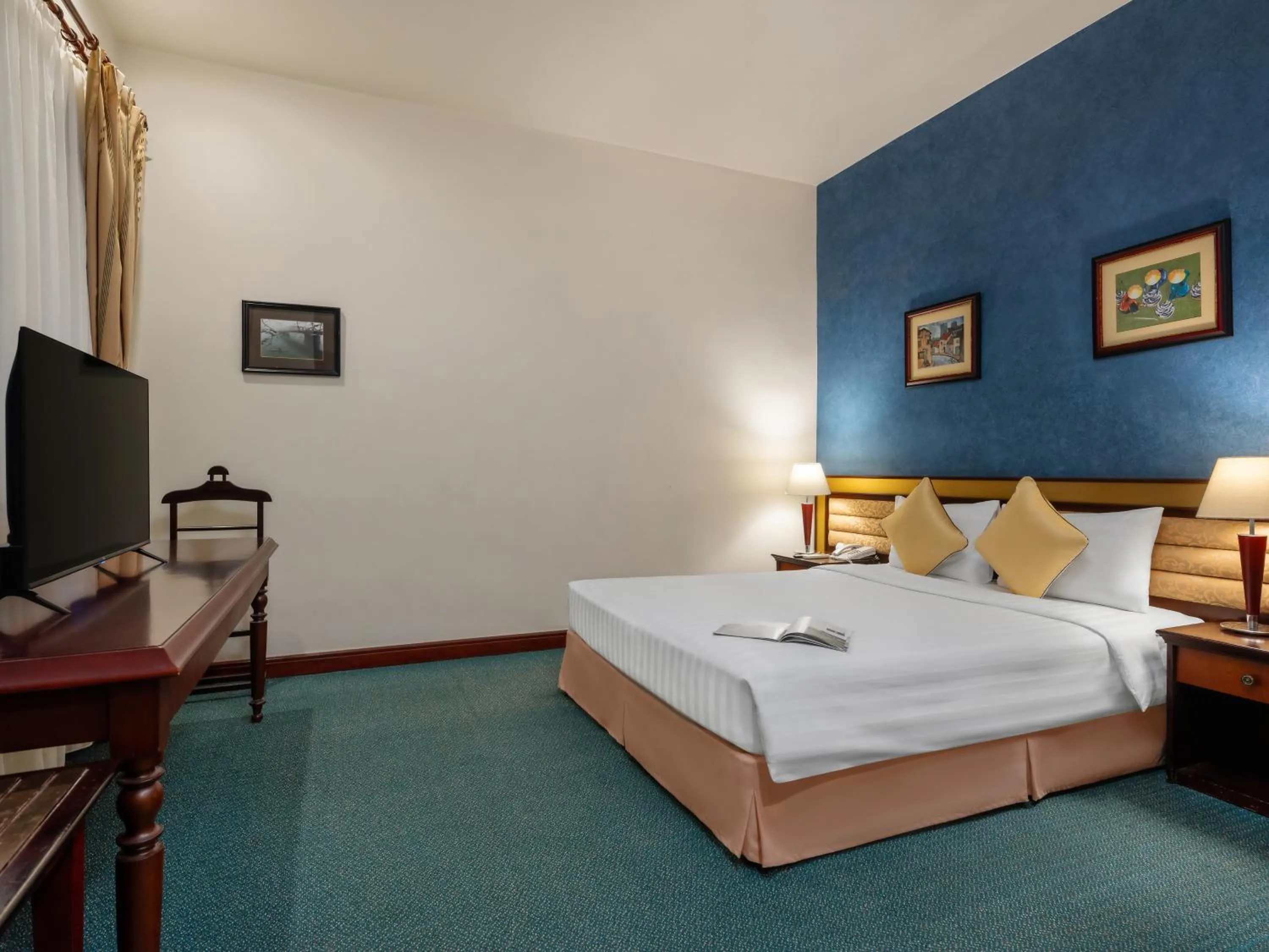 Bed in Bong Sen Hotel Saigon