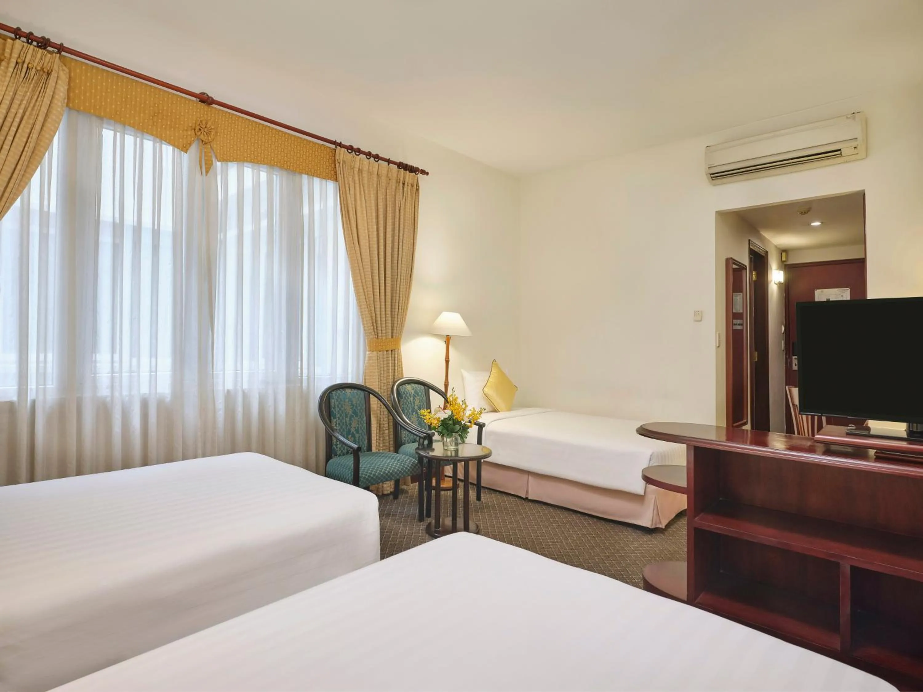 Bedroom, Bed in Bong Sen Hotel Saigon