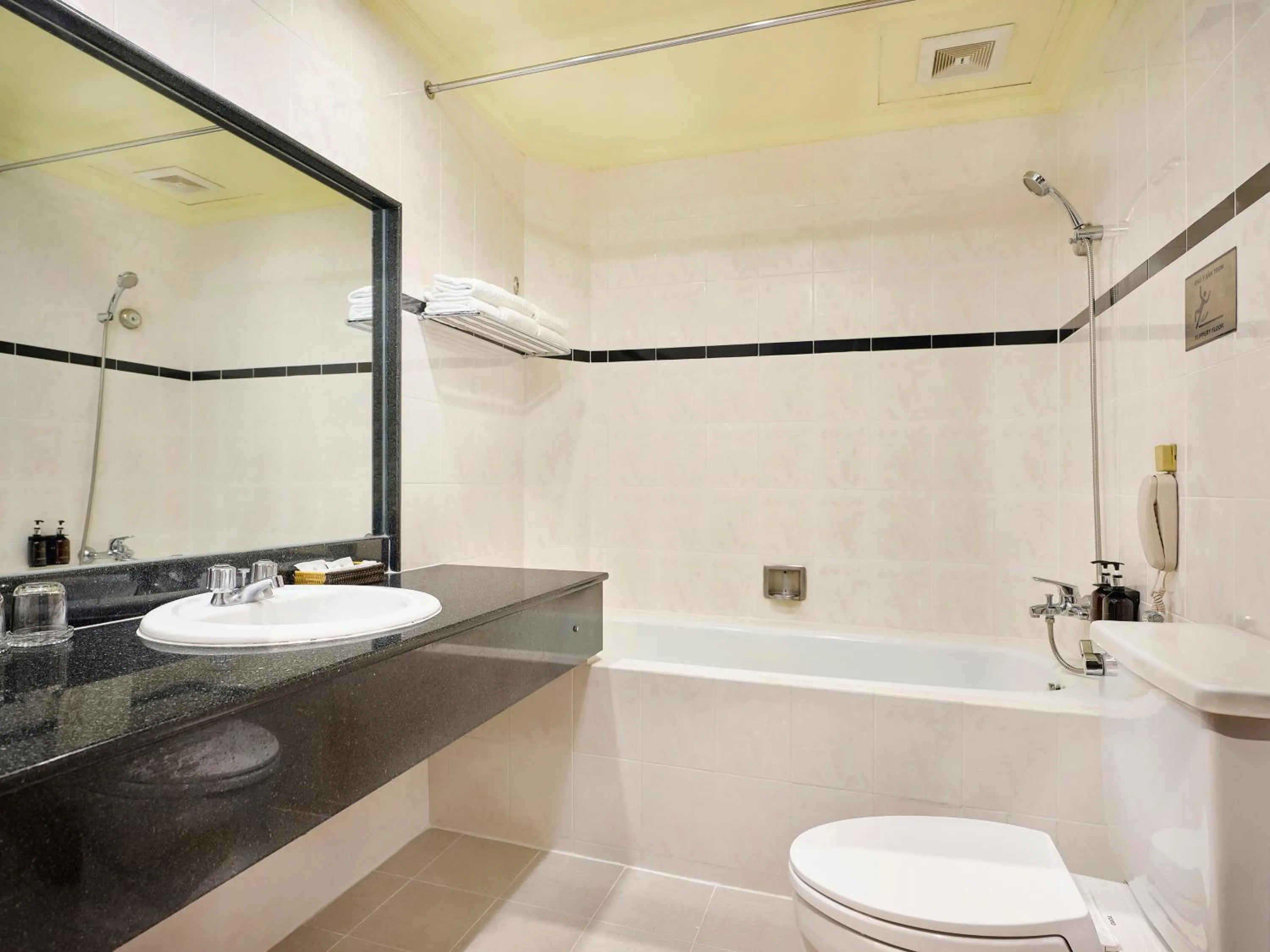 Shower in Bong Sen Hotel Saigon