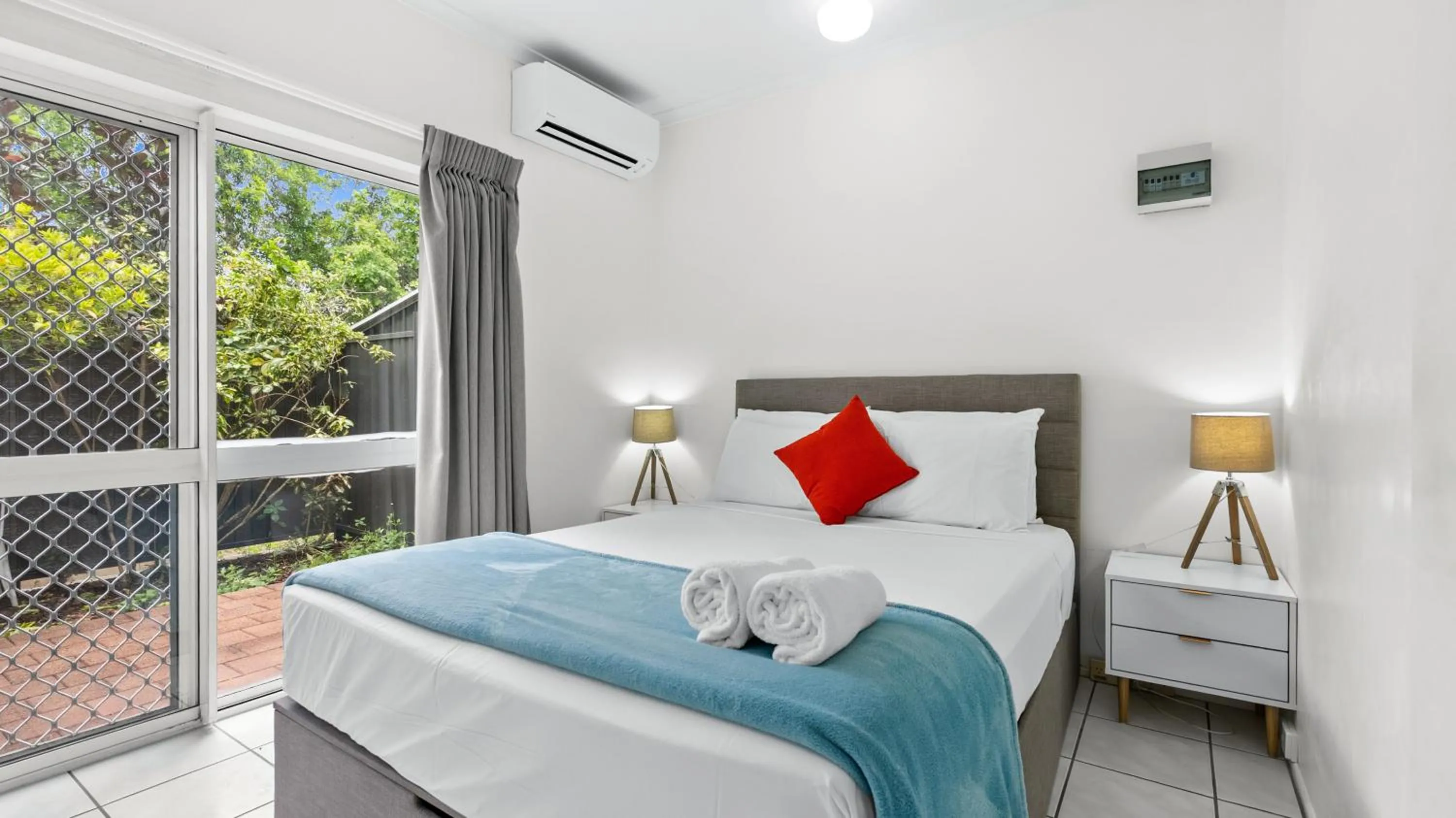 Bed in Trinity Beach Pacific