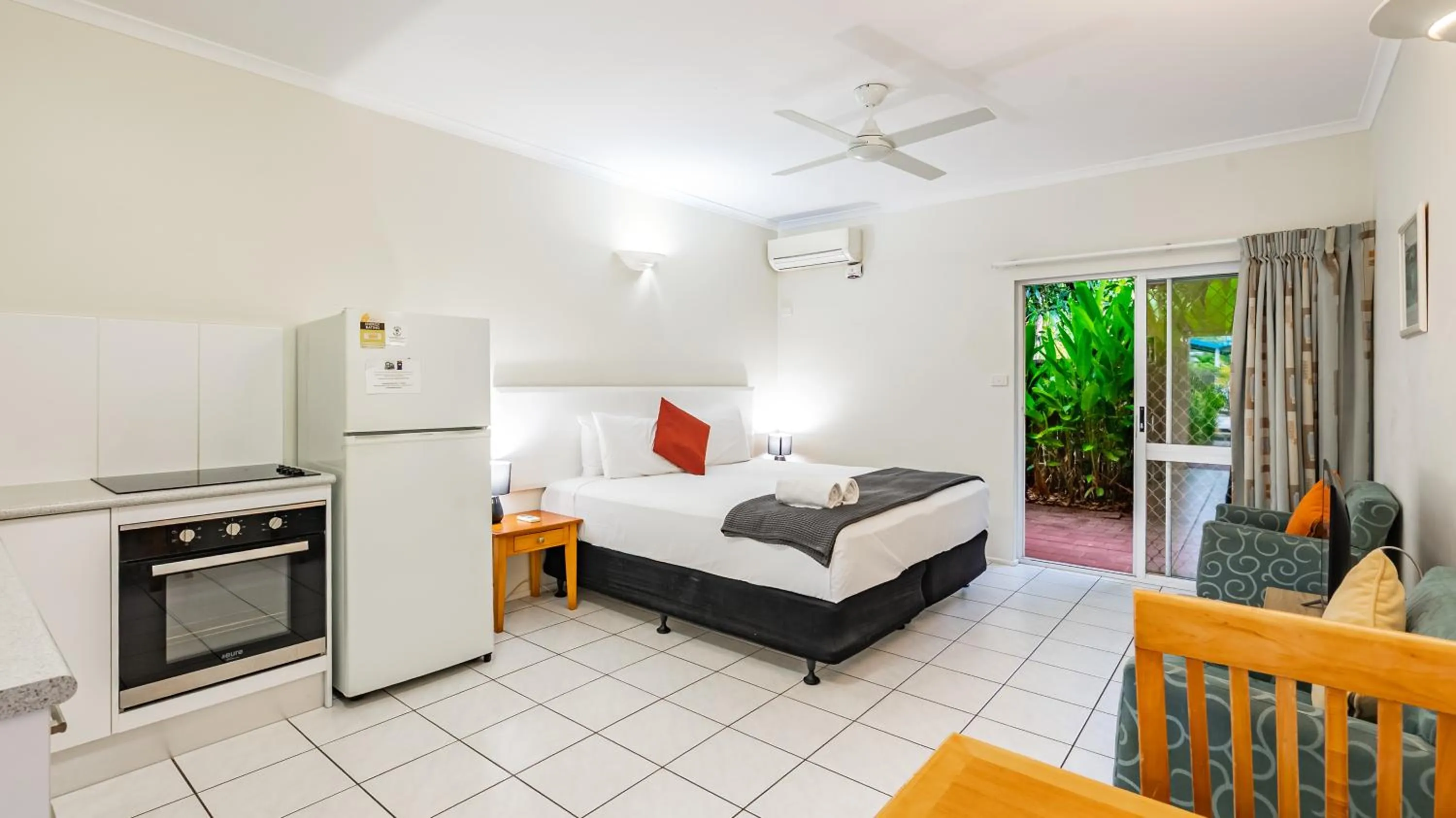 Bed in Trinity Beach Pacific