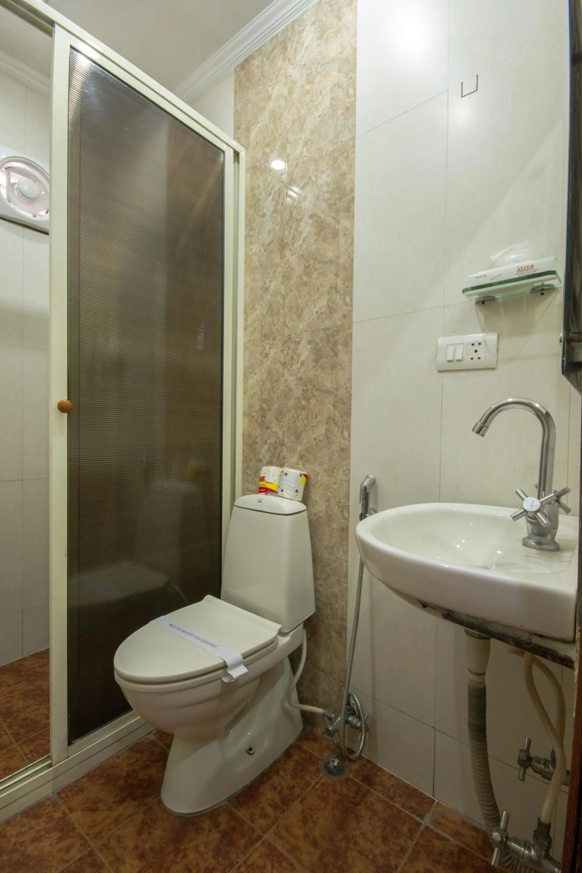 Bathroom in Hotel Aster Inn New Delhi