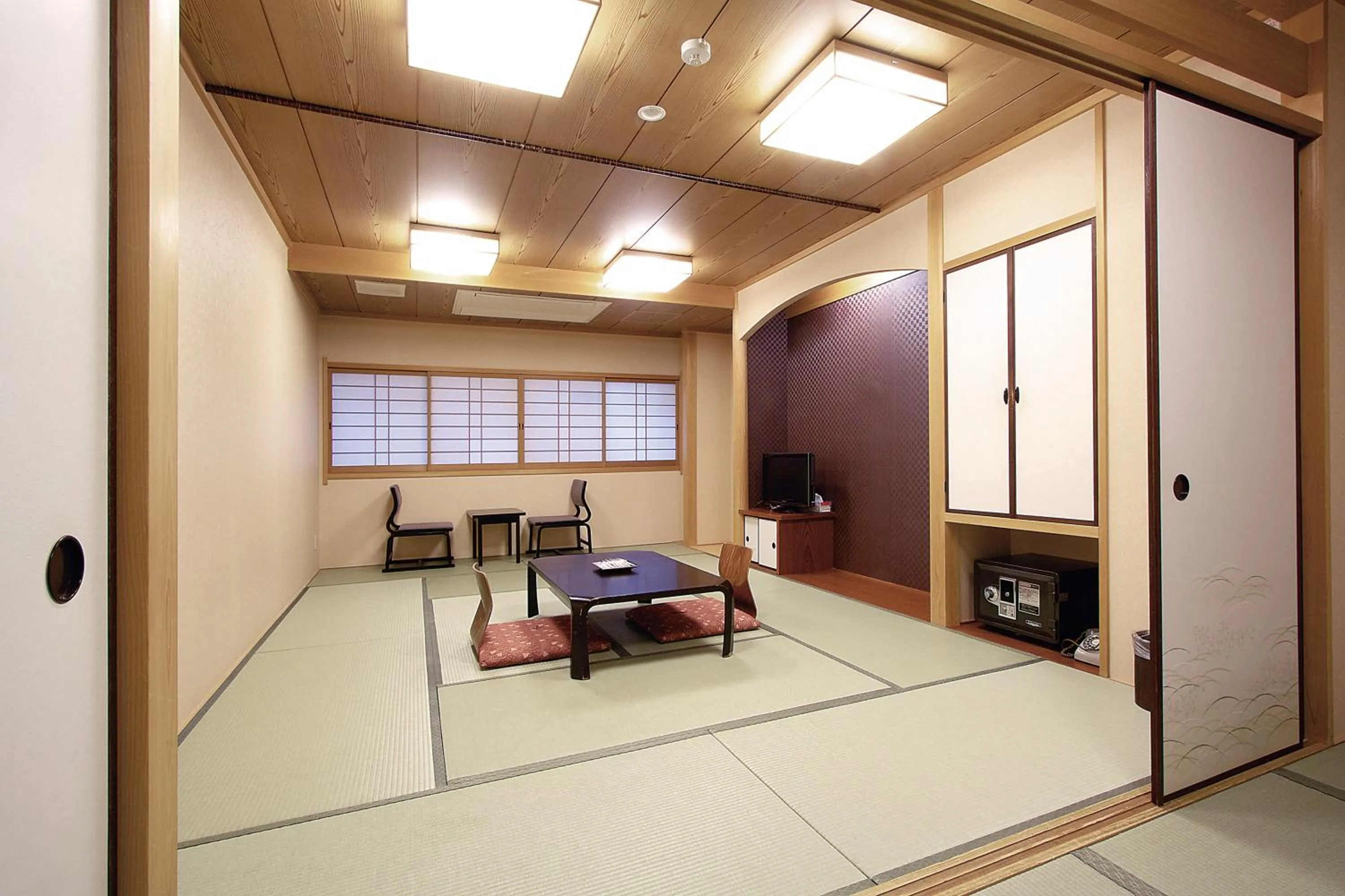 Photo of the whole room in Ryokan Sanoya