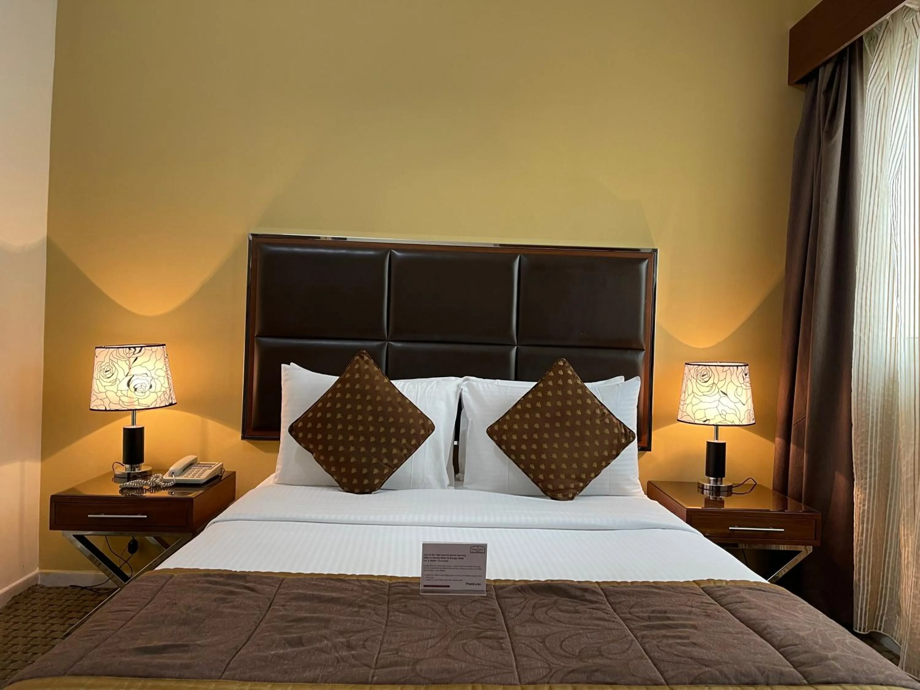 Bed in Downtown Plaza Hotel Apartment Pet Friendly