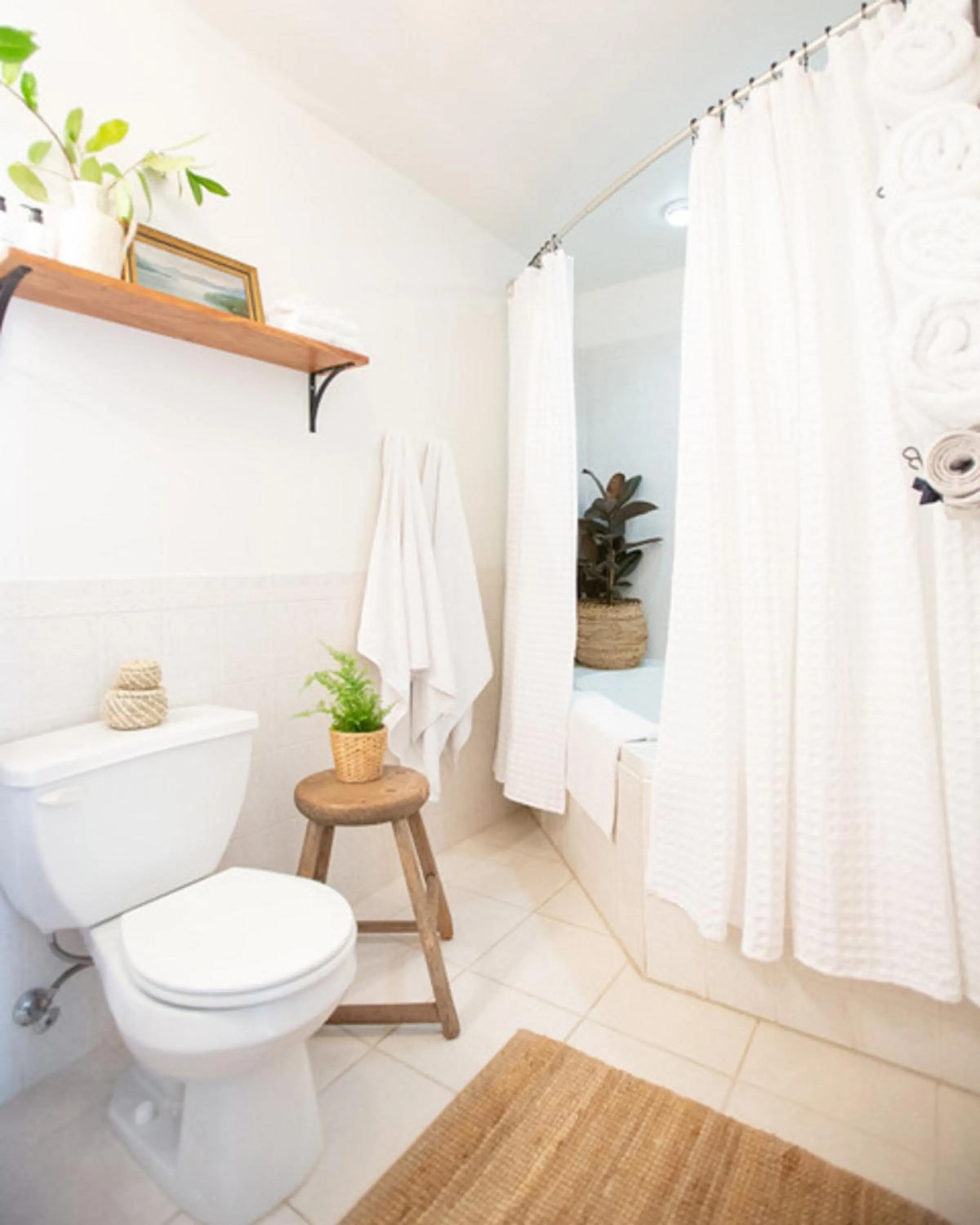 Bathroom in RubyJune Inn