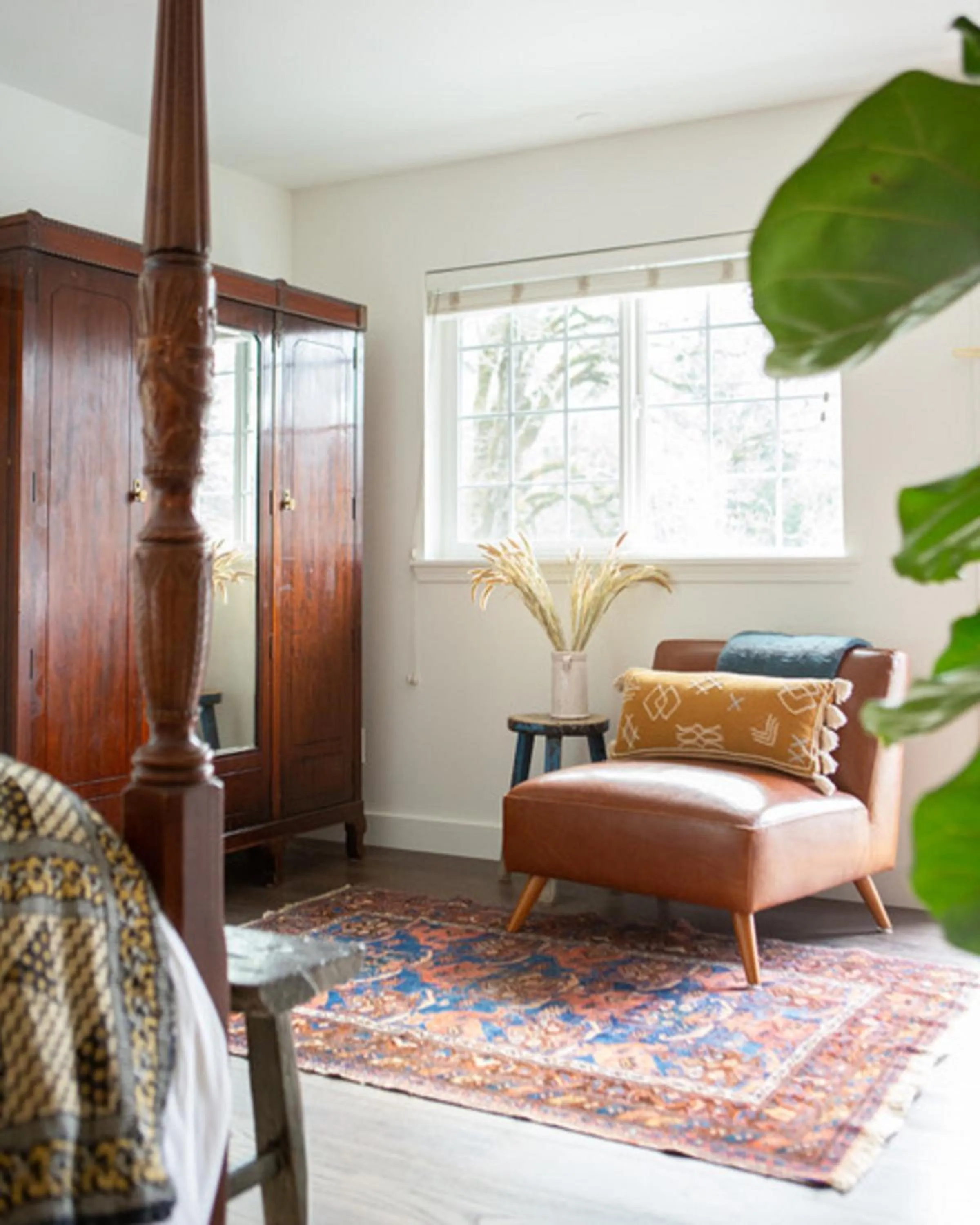 Decorative detail, Bed in RubyJune Inn