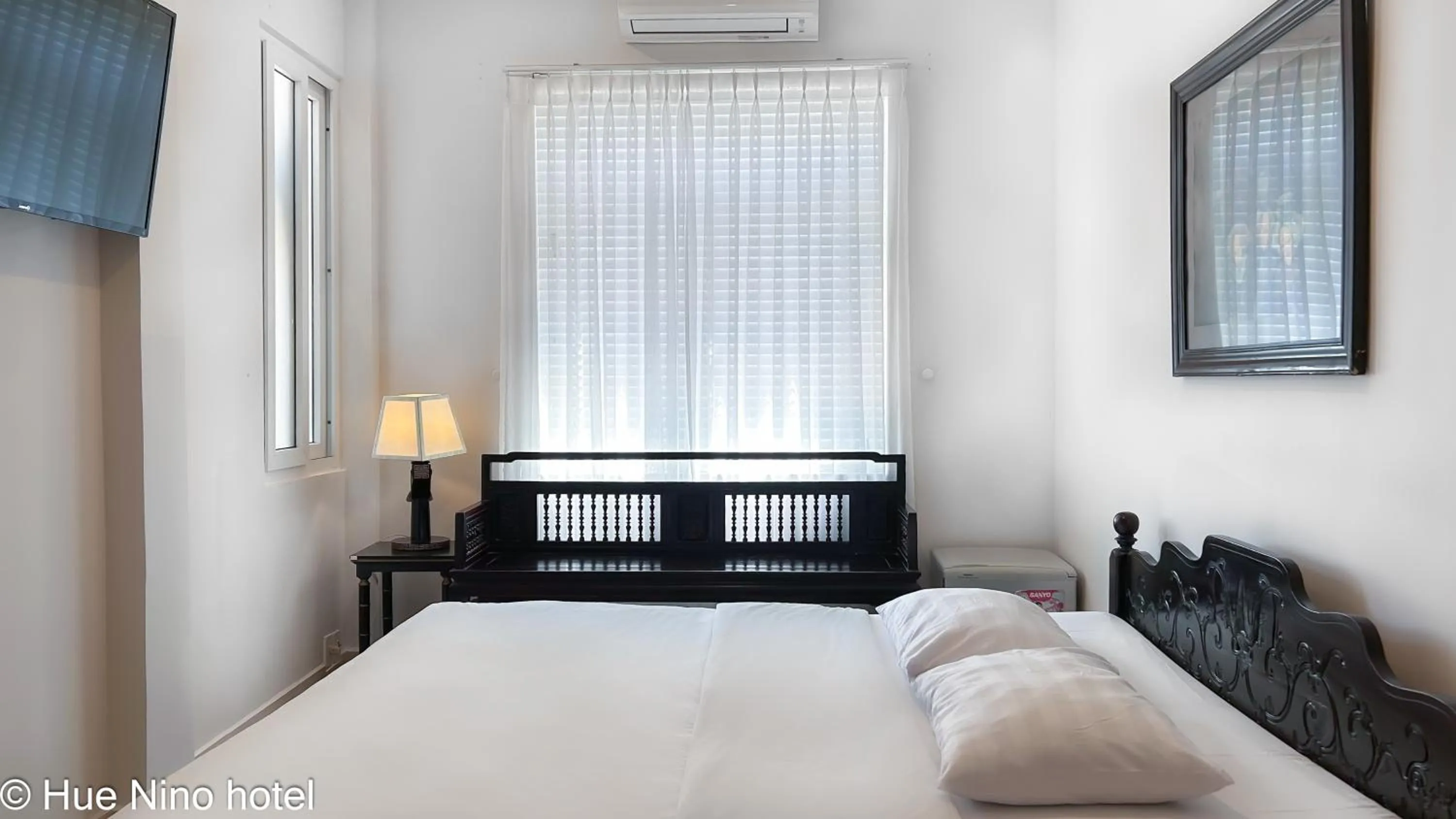 Patio, Bed in Hue Nino Hotel