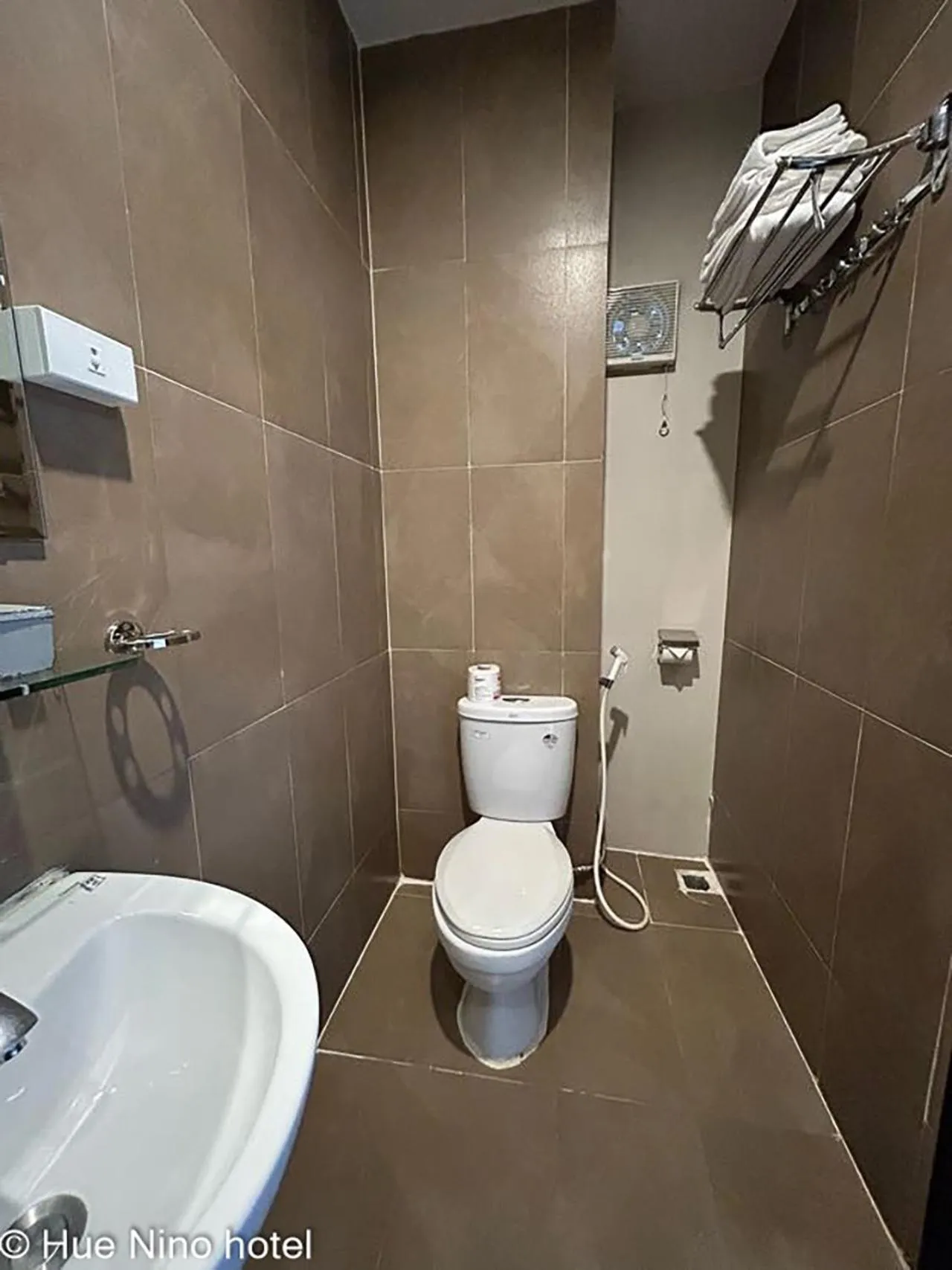 Shower in Hue Nino Hotel