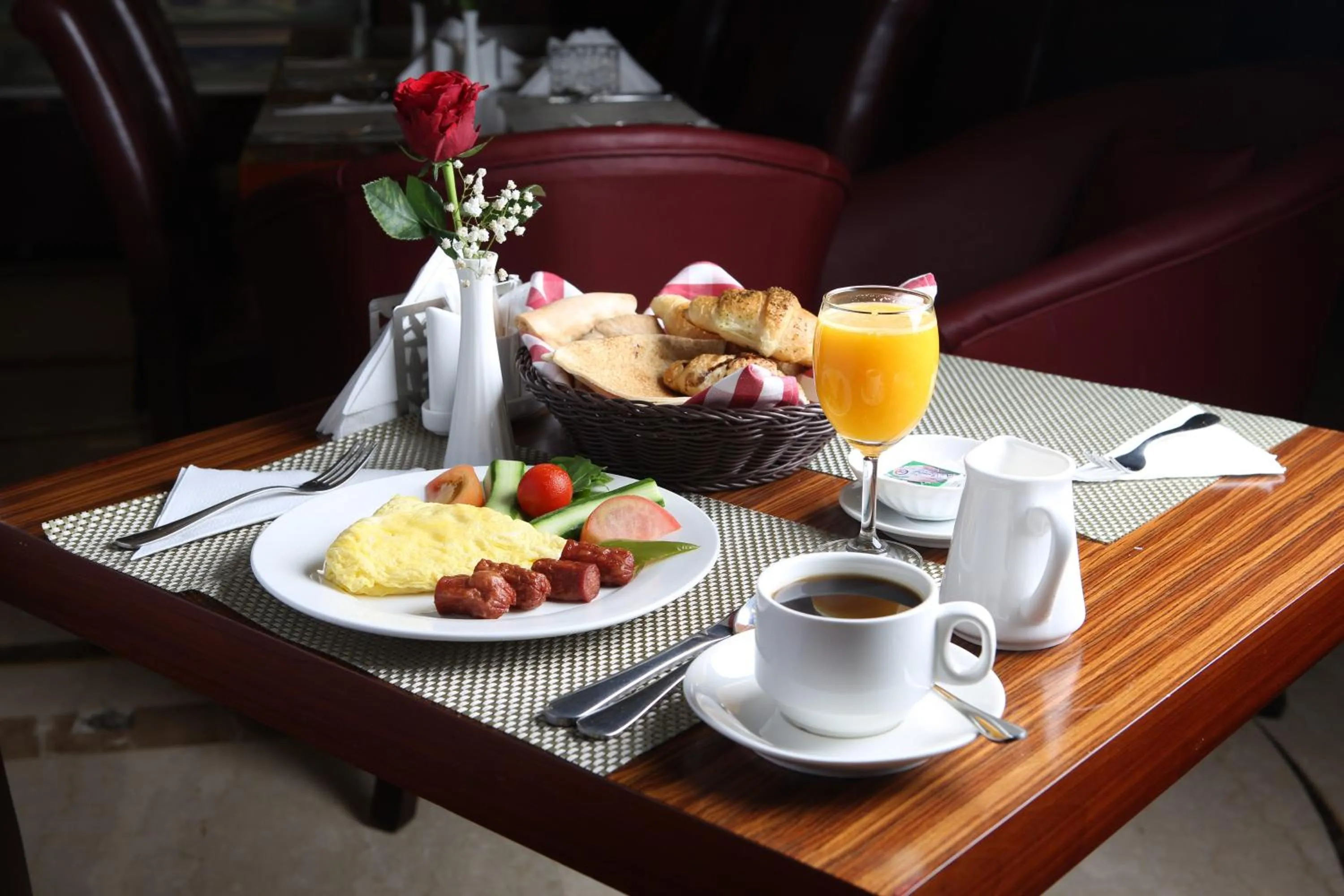 Restaurant/places to eat in Sun Park Hotel Suites