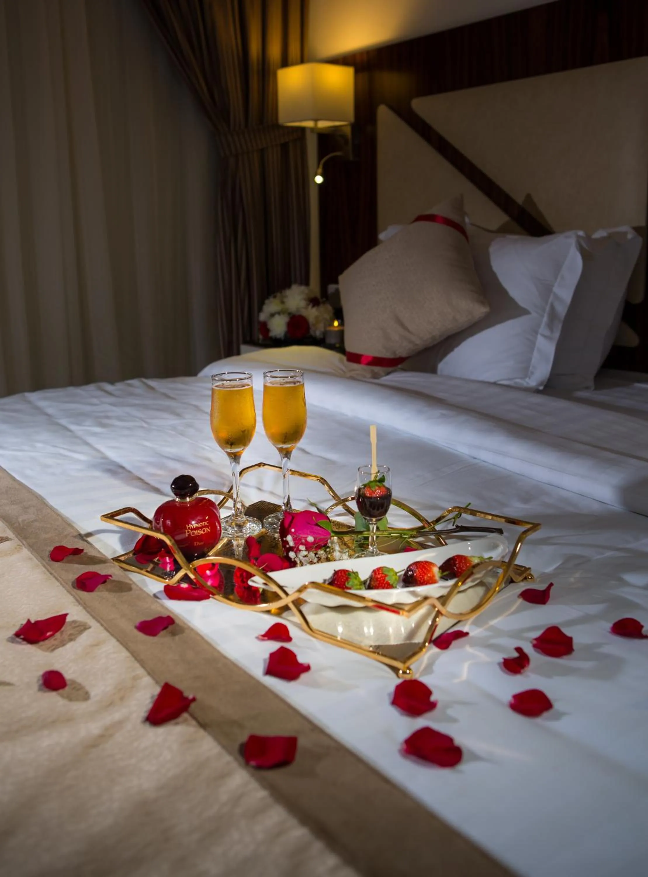 Bedroom, Bed in Sun Park Hotel Suites