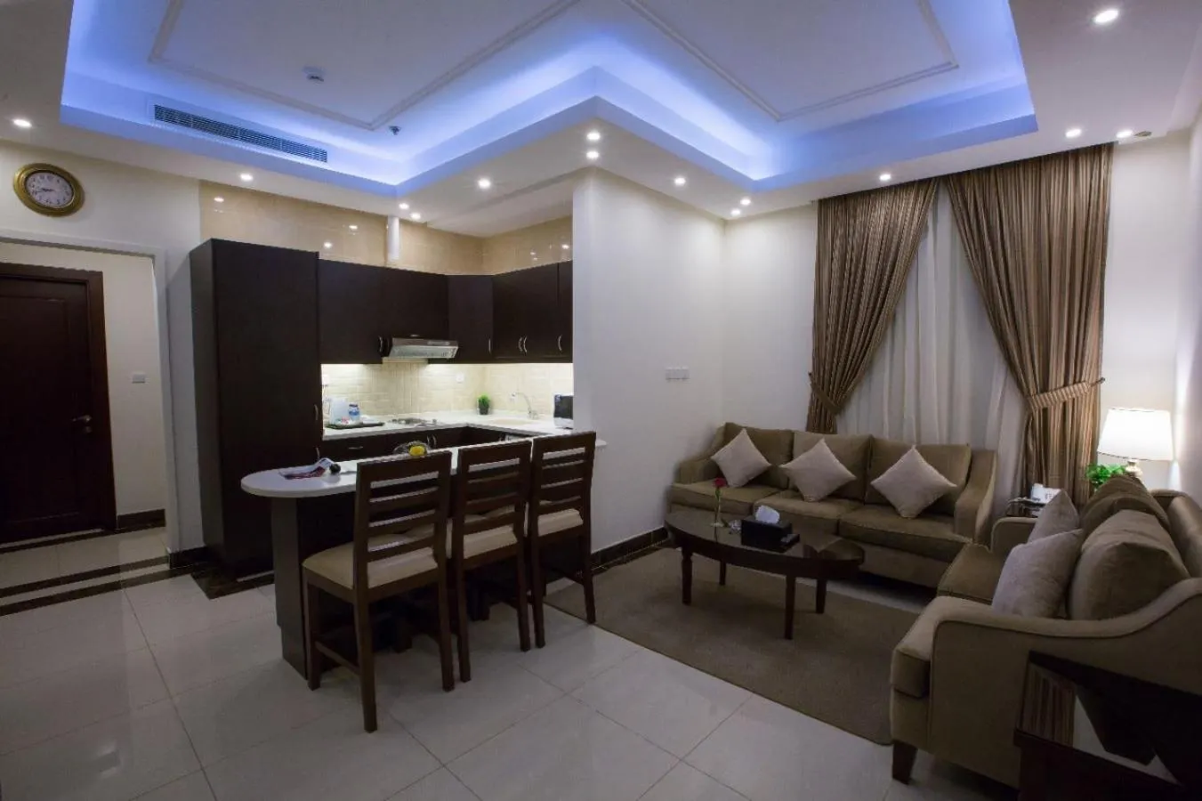 TV and multimedia in Sun Park Hotel Suites