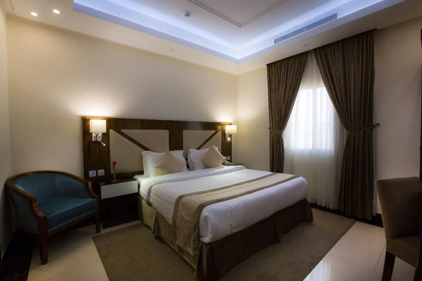 Bed in Sun Park Hotel Suites