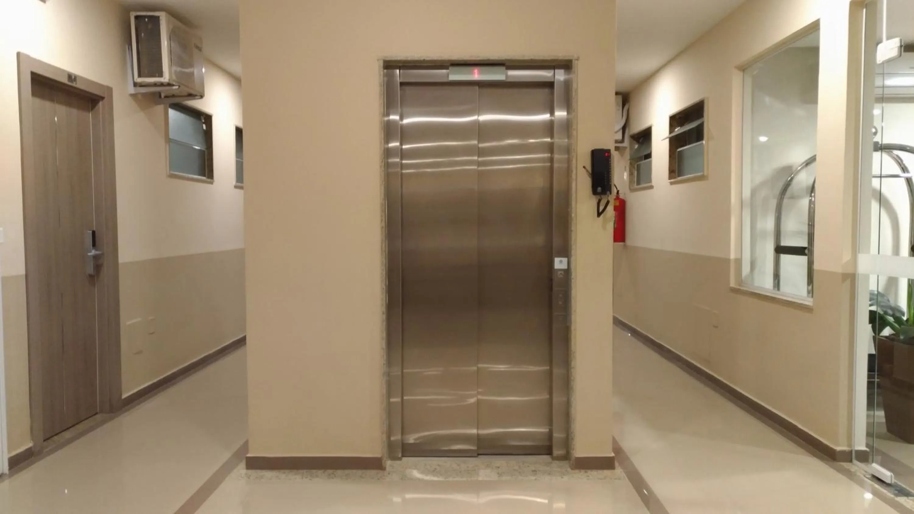 Property building in Paracambi Top Hotel