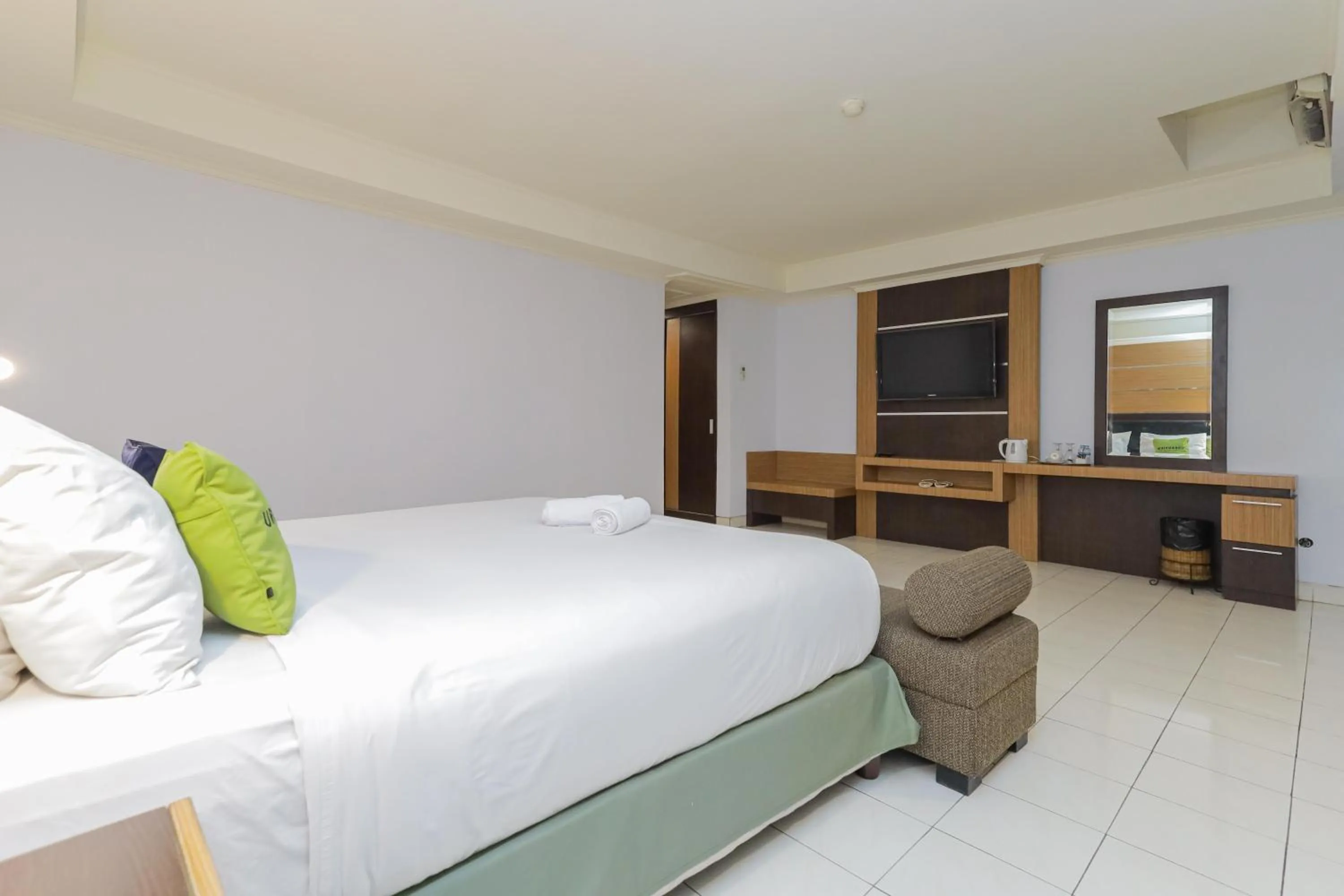 Bedroom, Bed in Urbanview Hotel Taman Suci Denpasar Bali