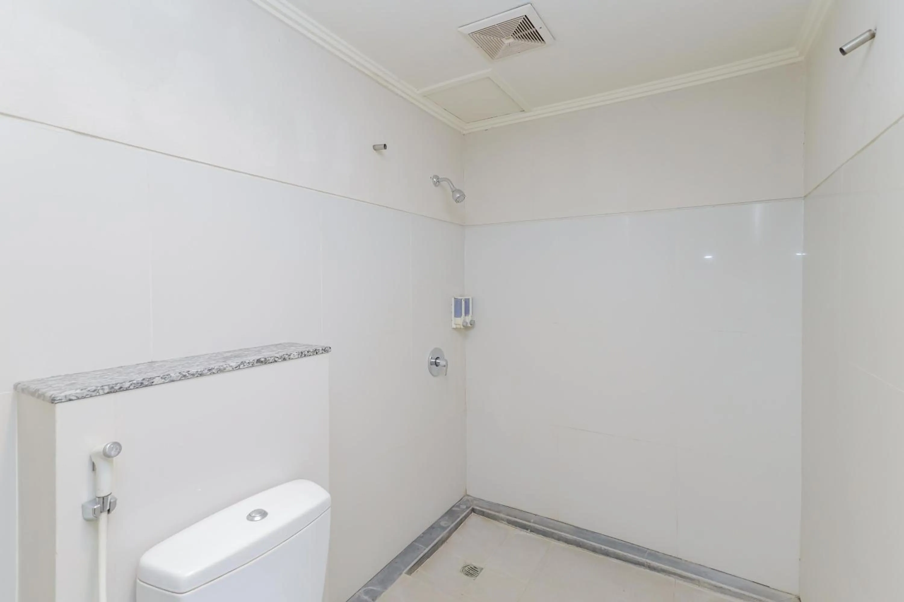 Bathroom in Urbanview Hotel Taman Suci Denpasar Bali