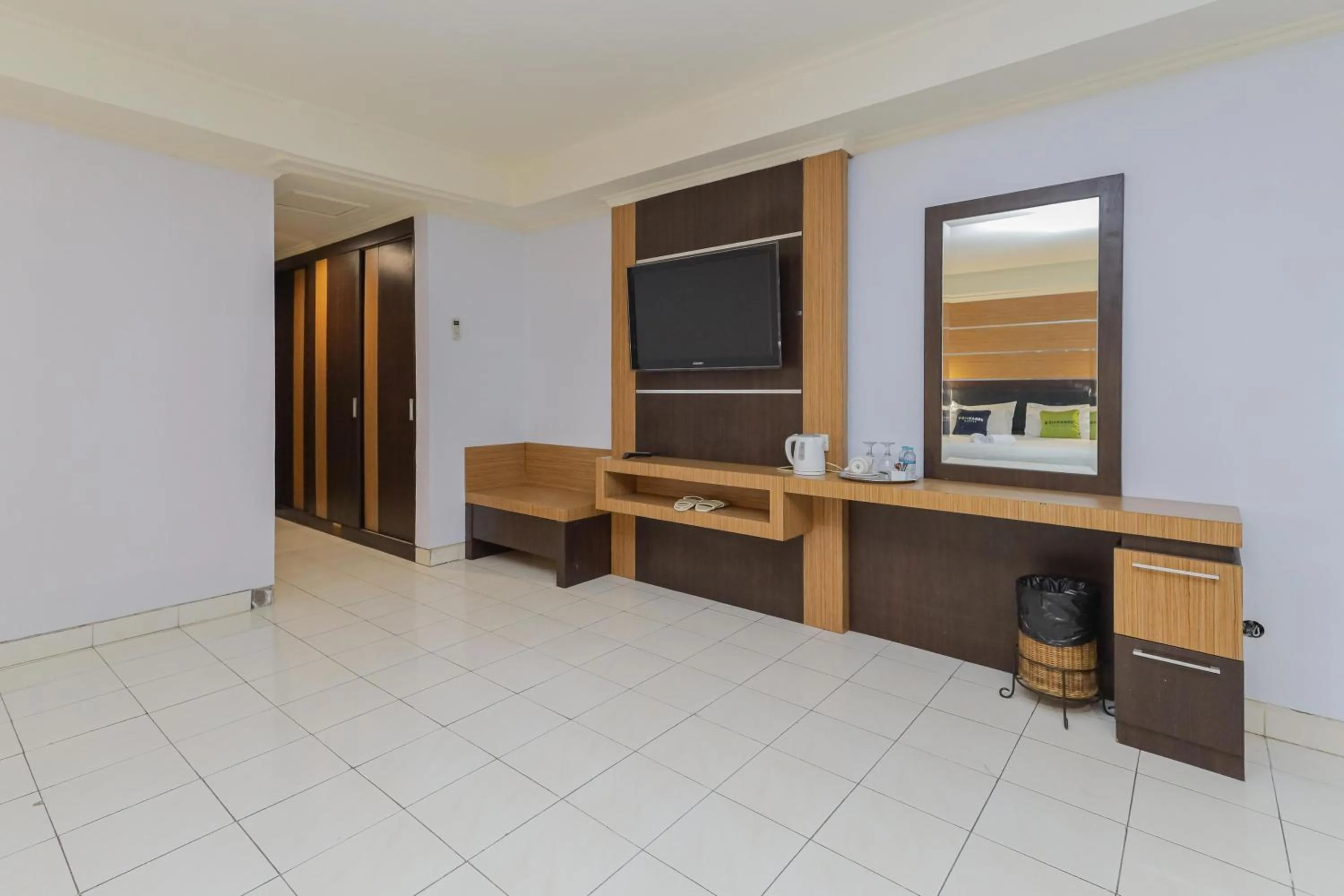 TV and multimedia in Urbanview Hotel Taman Suci Denpasar Bali