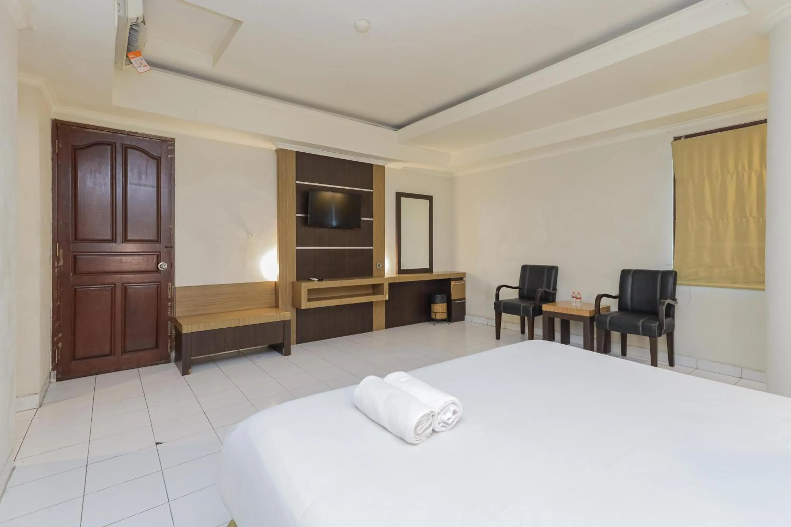 Bedroom, Bed in Urbanview Hotel Taman Suci Denpasar Bali