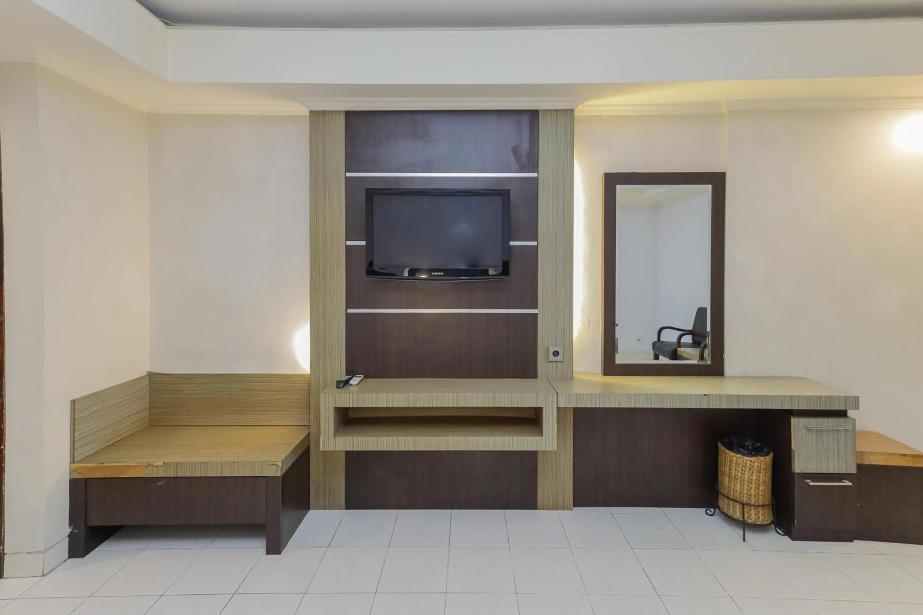 TV and multimedia in Urbanview Hotel Taman Suci Denpasar Bali