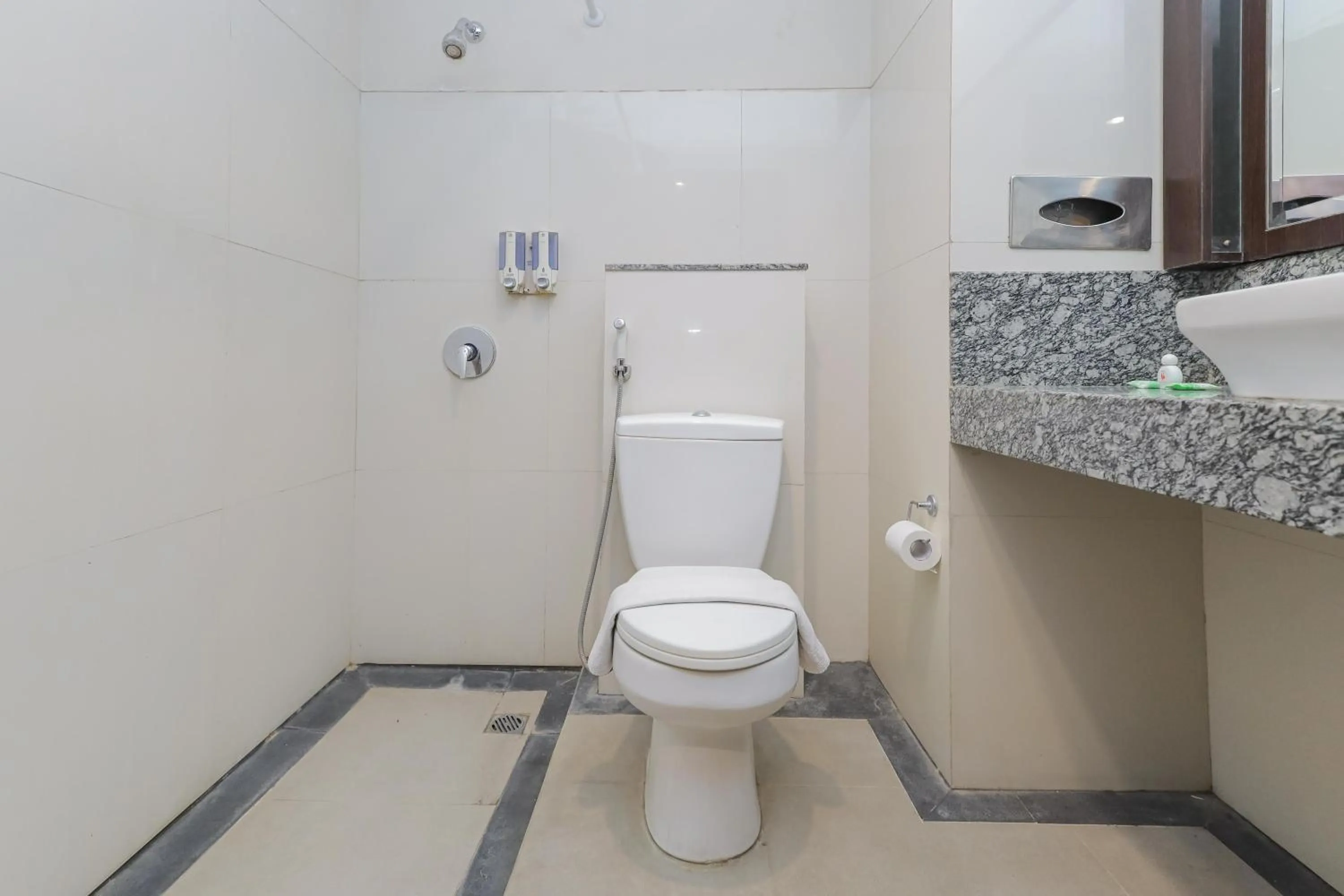 Bathroom in Urbanview Hotel Taman Suci Denpasar Bali