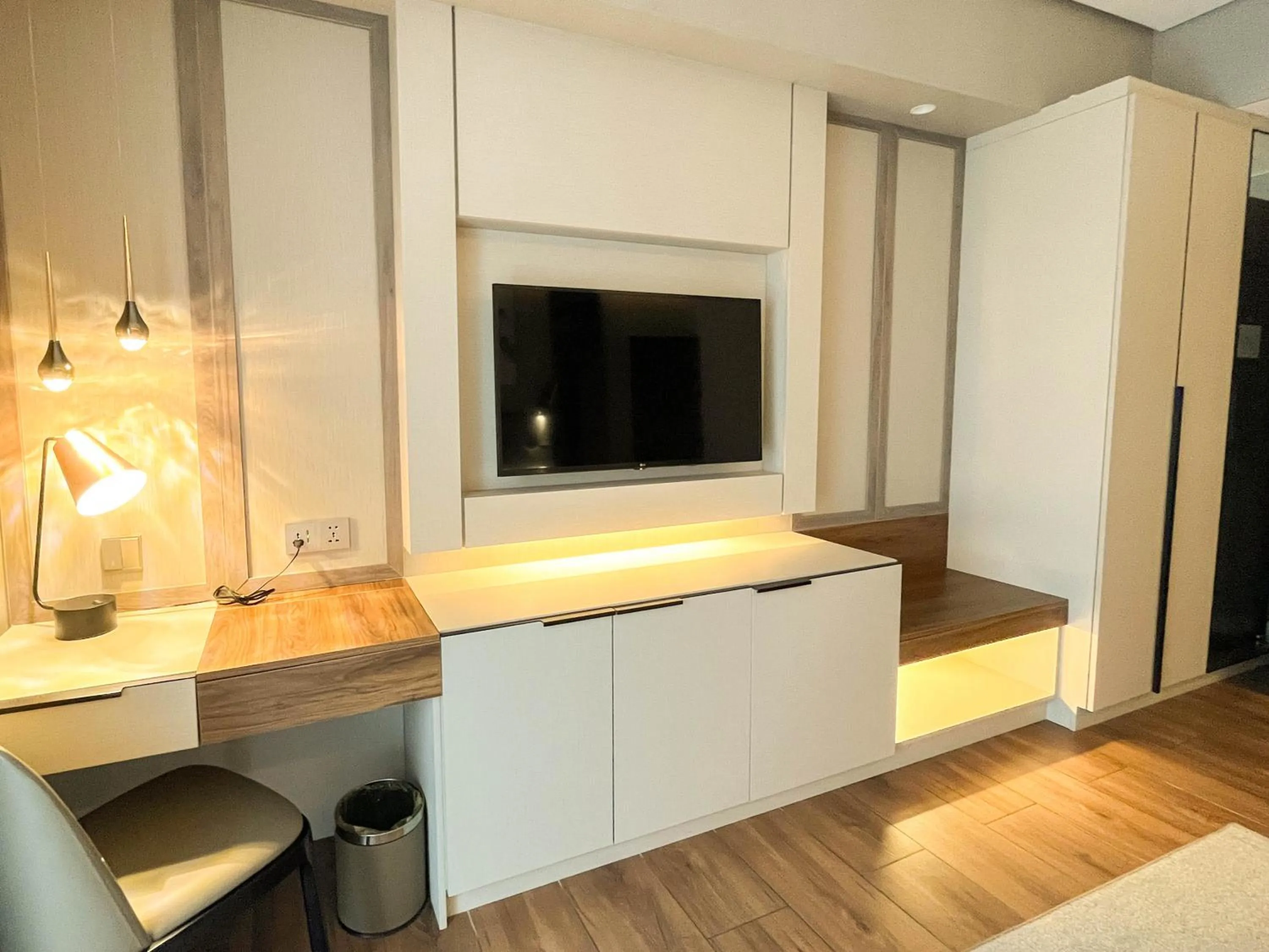 The Lake Hotel Tagaytay