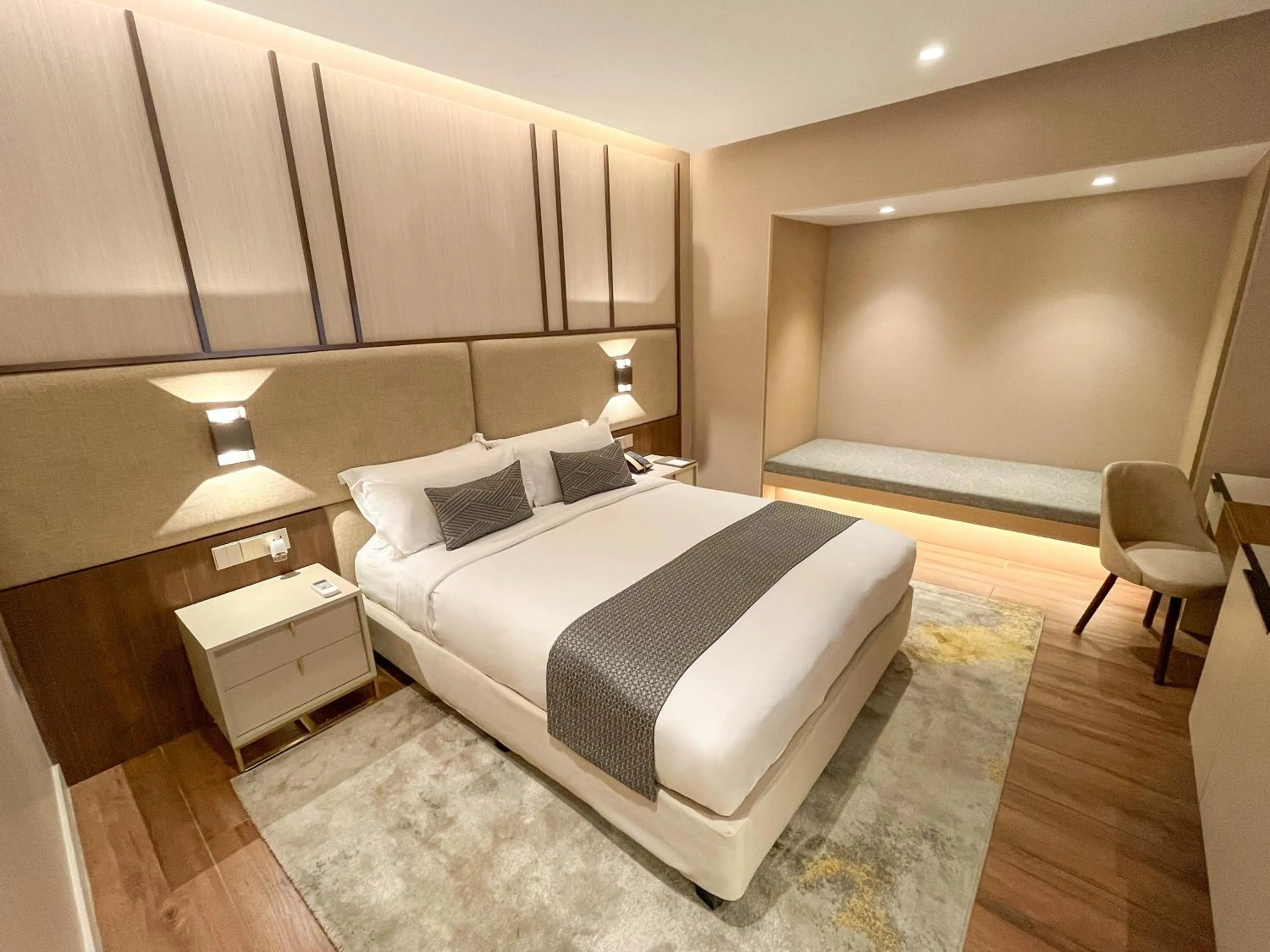 Bed in The Lake Hotel Tagaytay