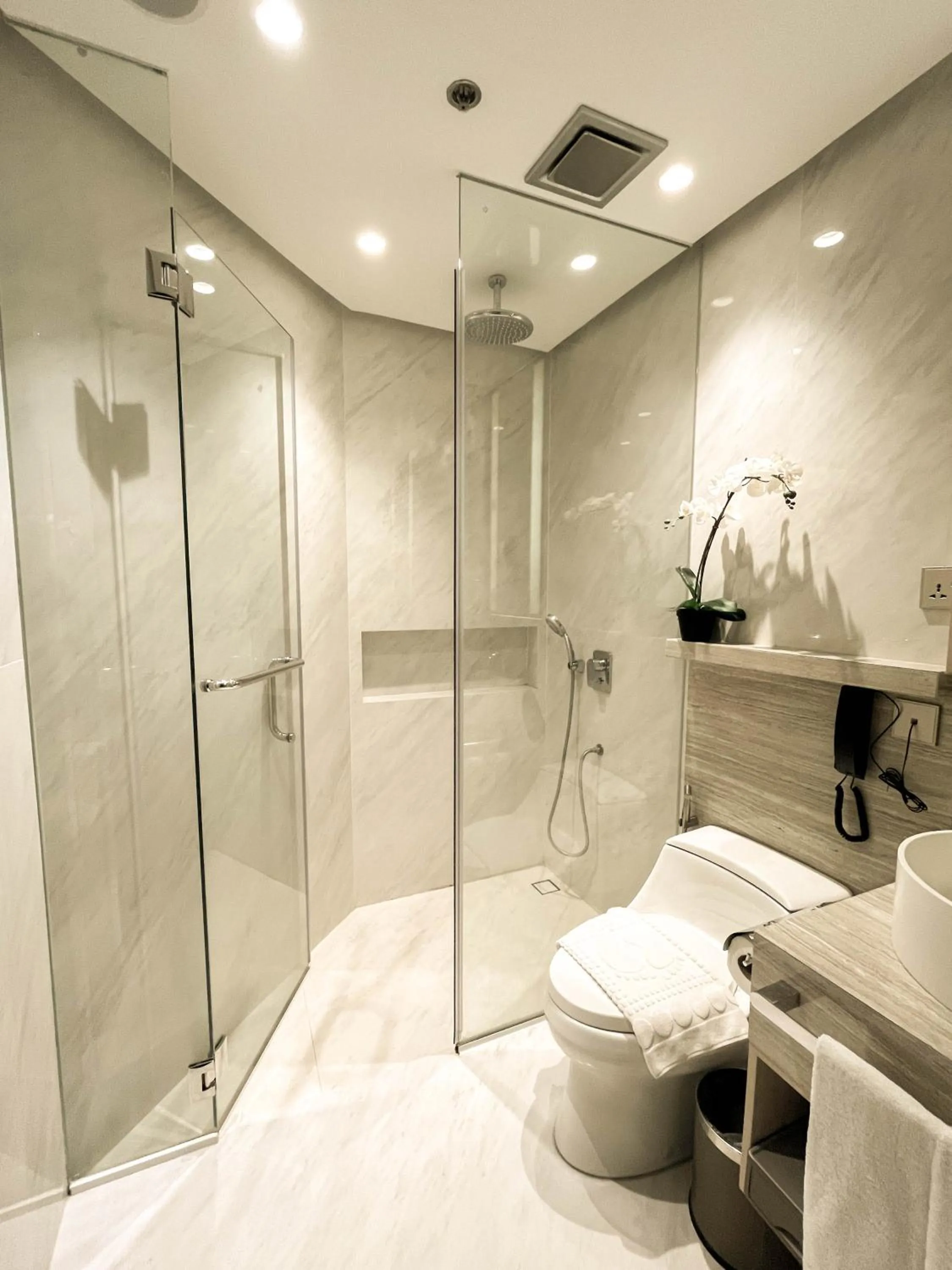 The Lake Hotel Tagaytay