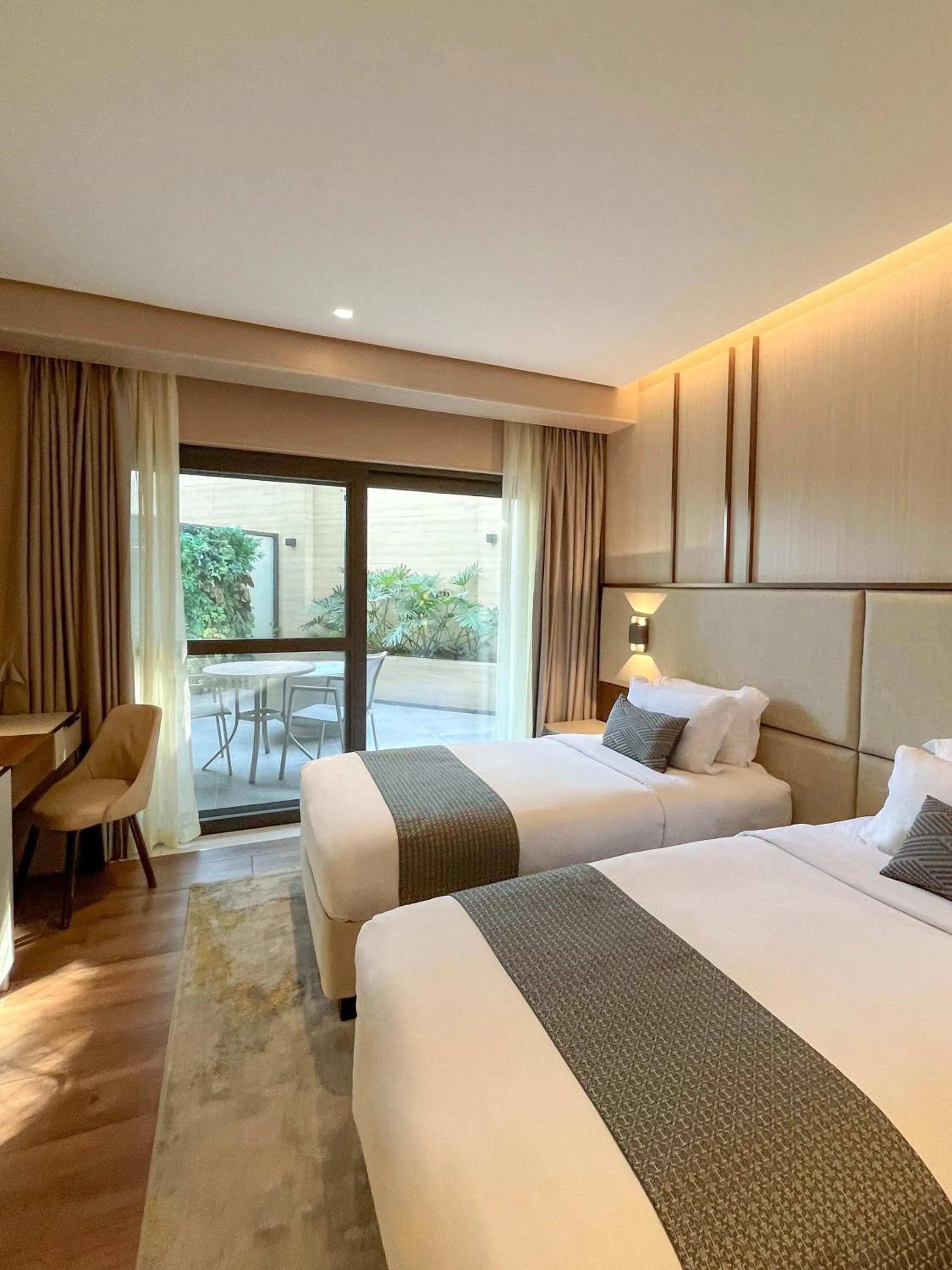 Bed in The Lake Hotel Tagaytay