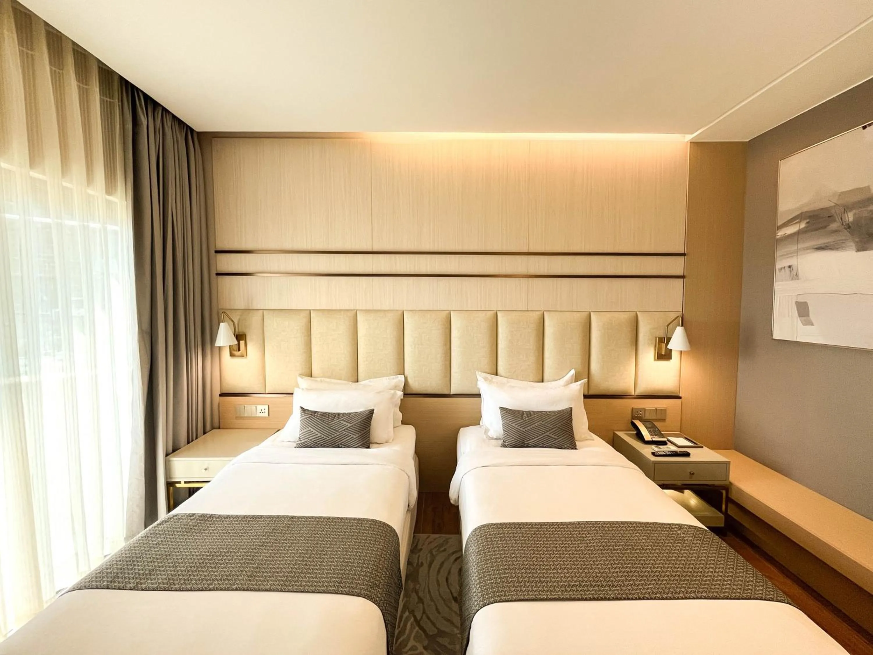 Bed in The Lake Hotel Tagaytay