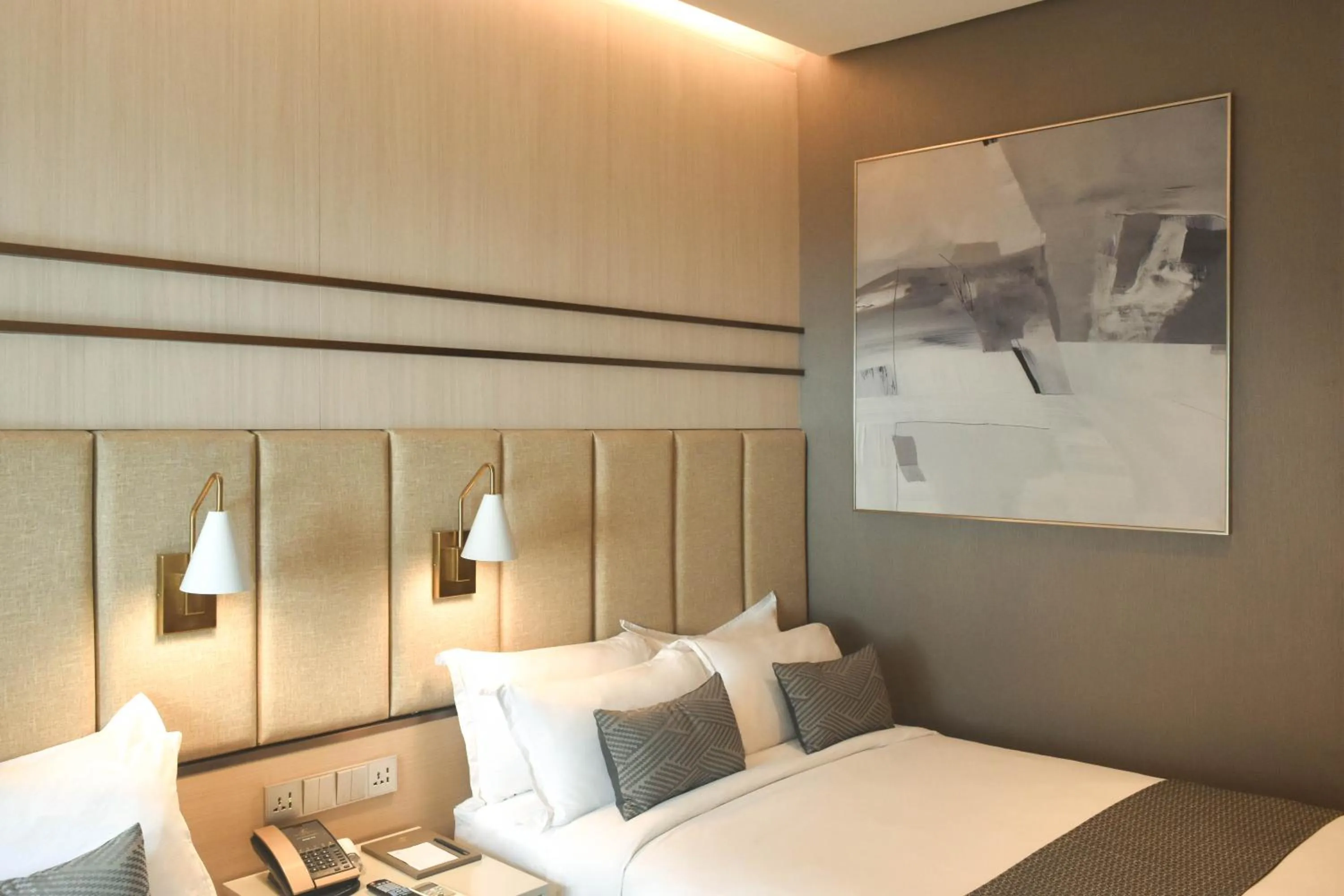 Bed in The Lake Hotel Tagaytay