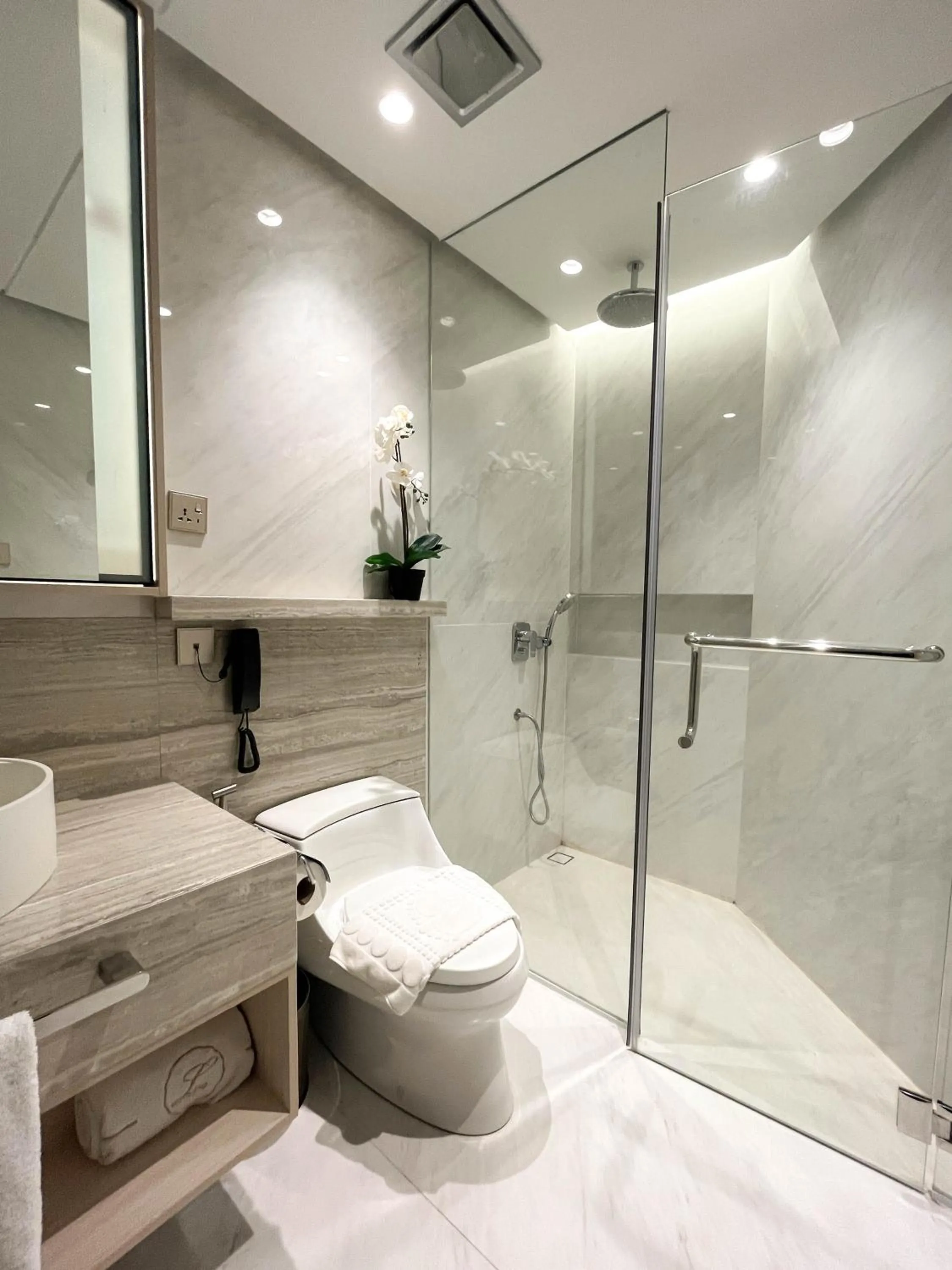 The Lake Hotel Tagaytay