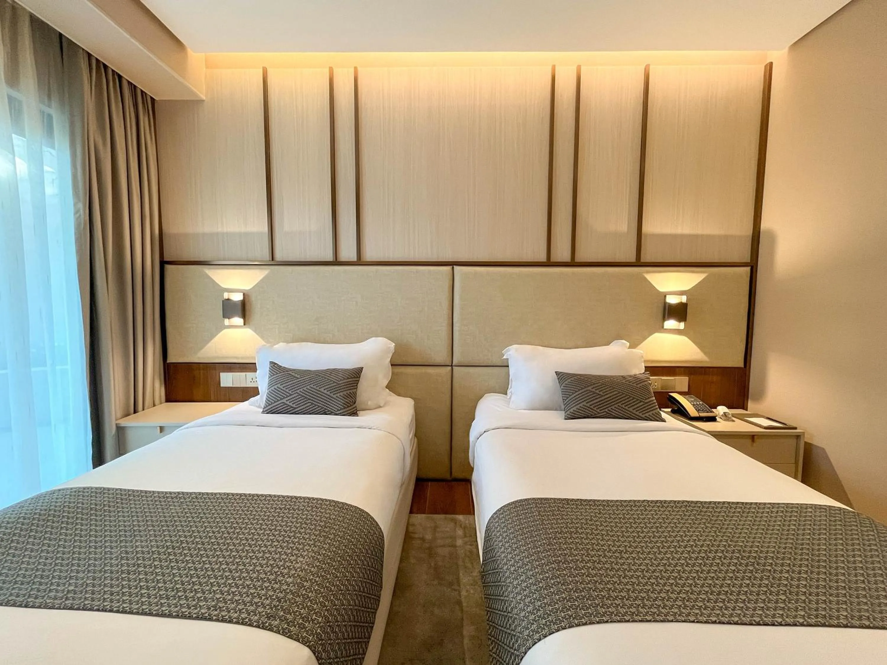 Bed in The Lake Hotel Tagaytay